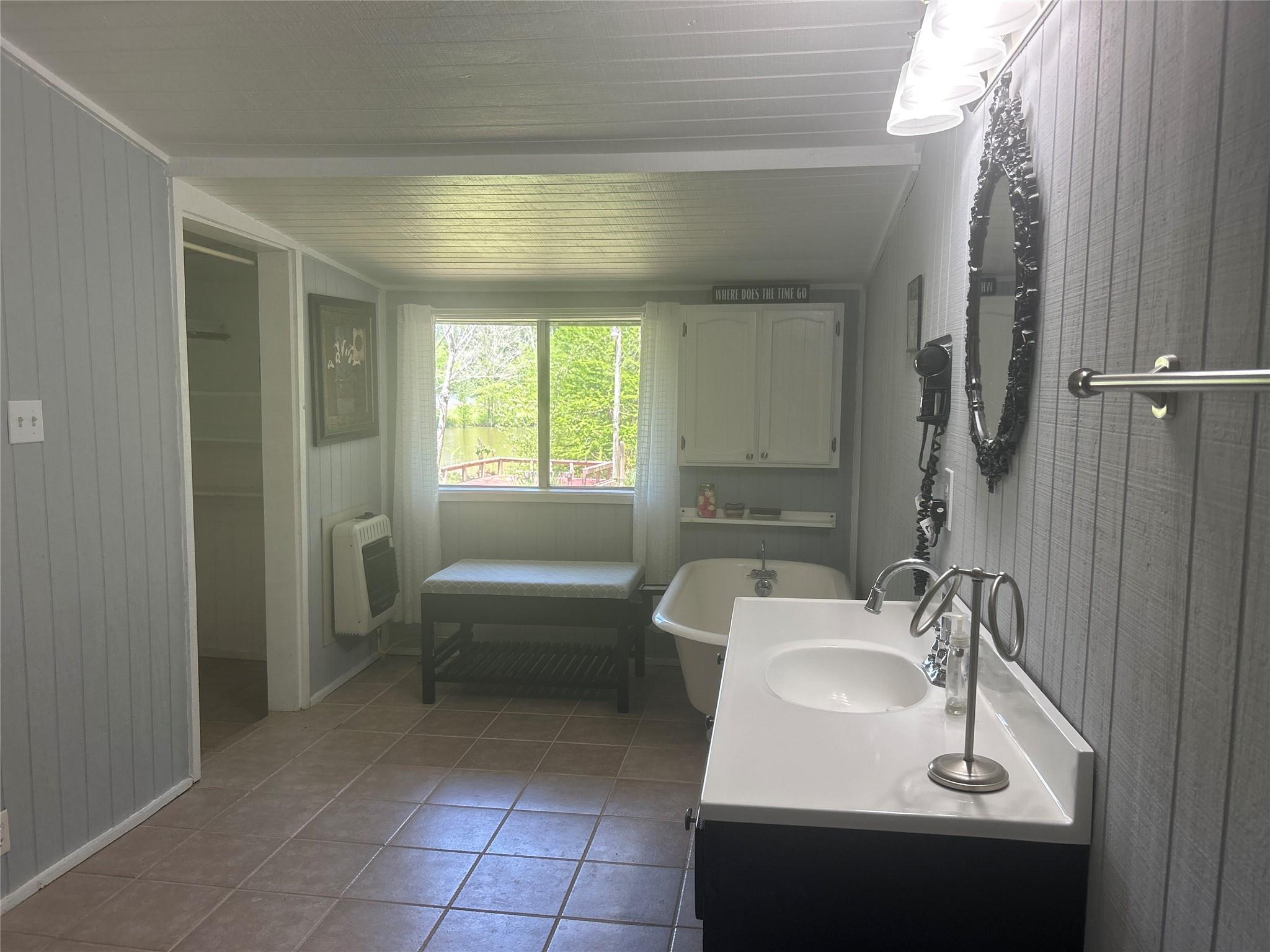 381 Lakeshore Drive