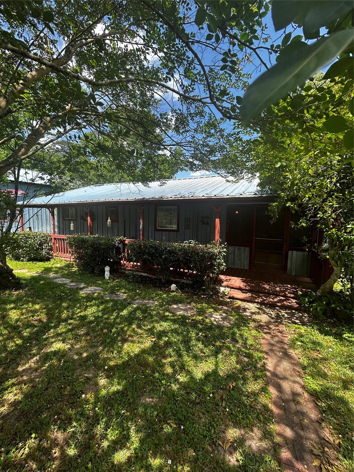 381 Lakeshore Drive