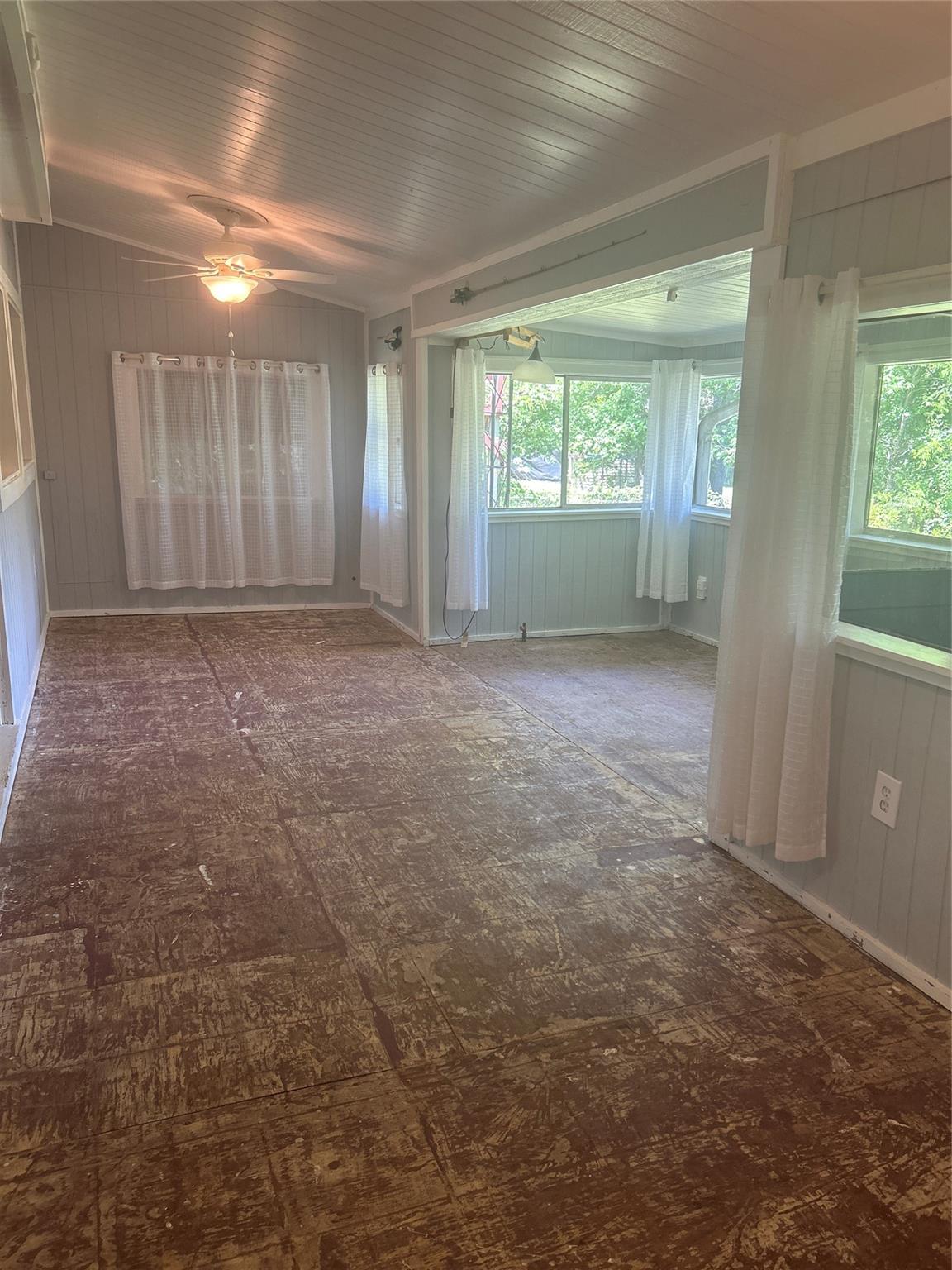 381 Lakeshore Drive