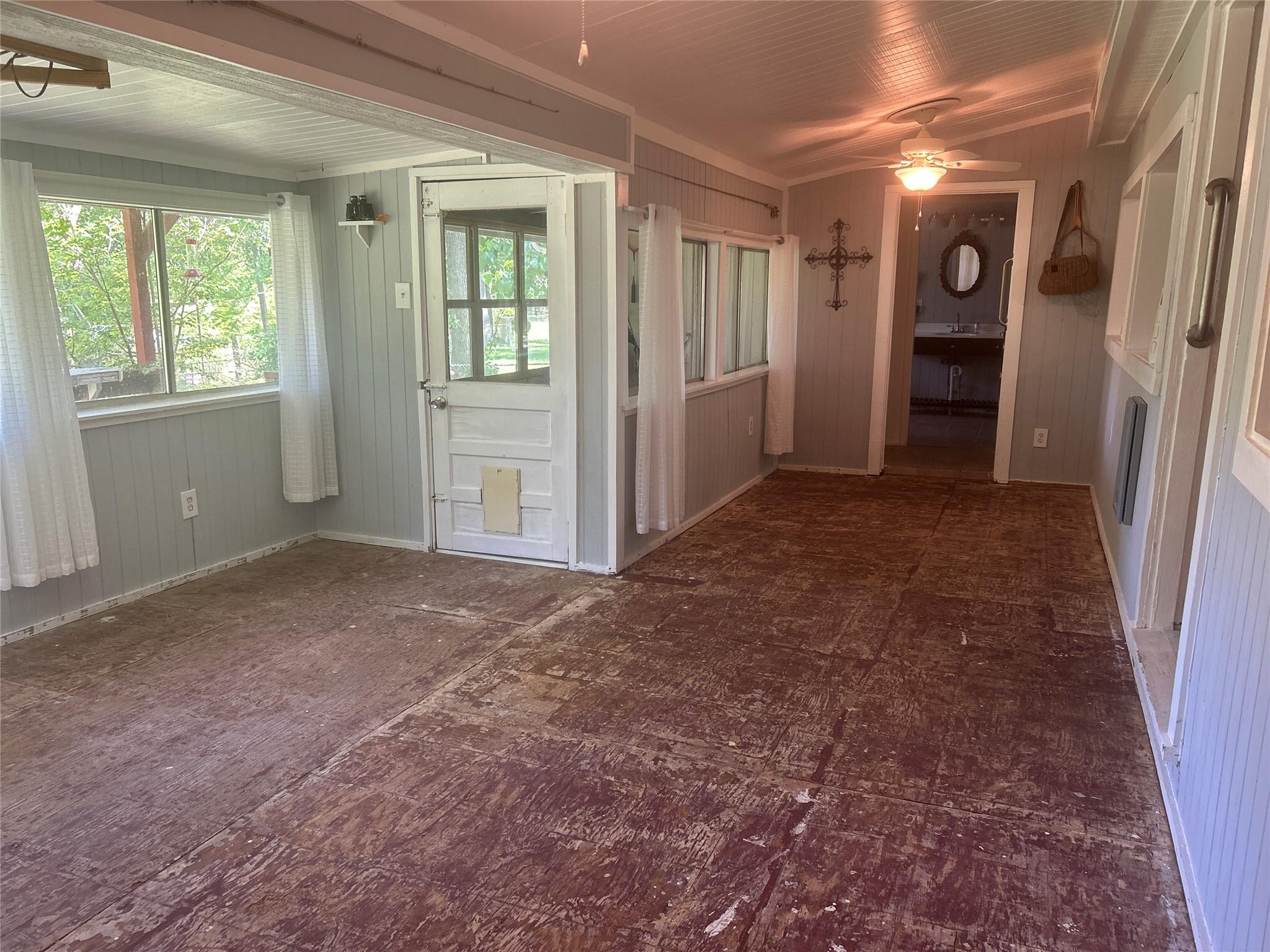 381 Lakeshore Drive
