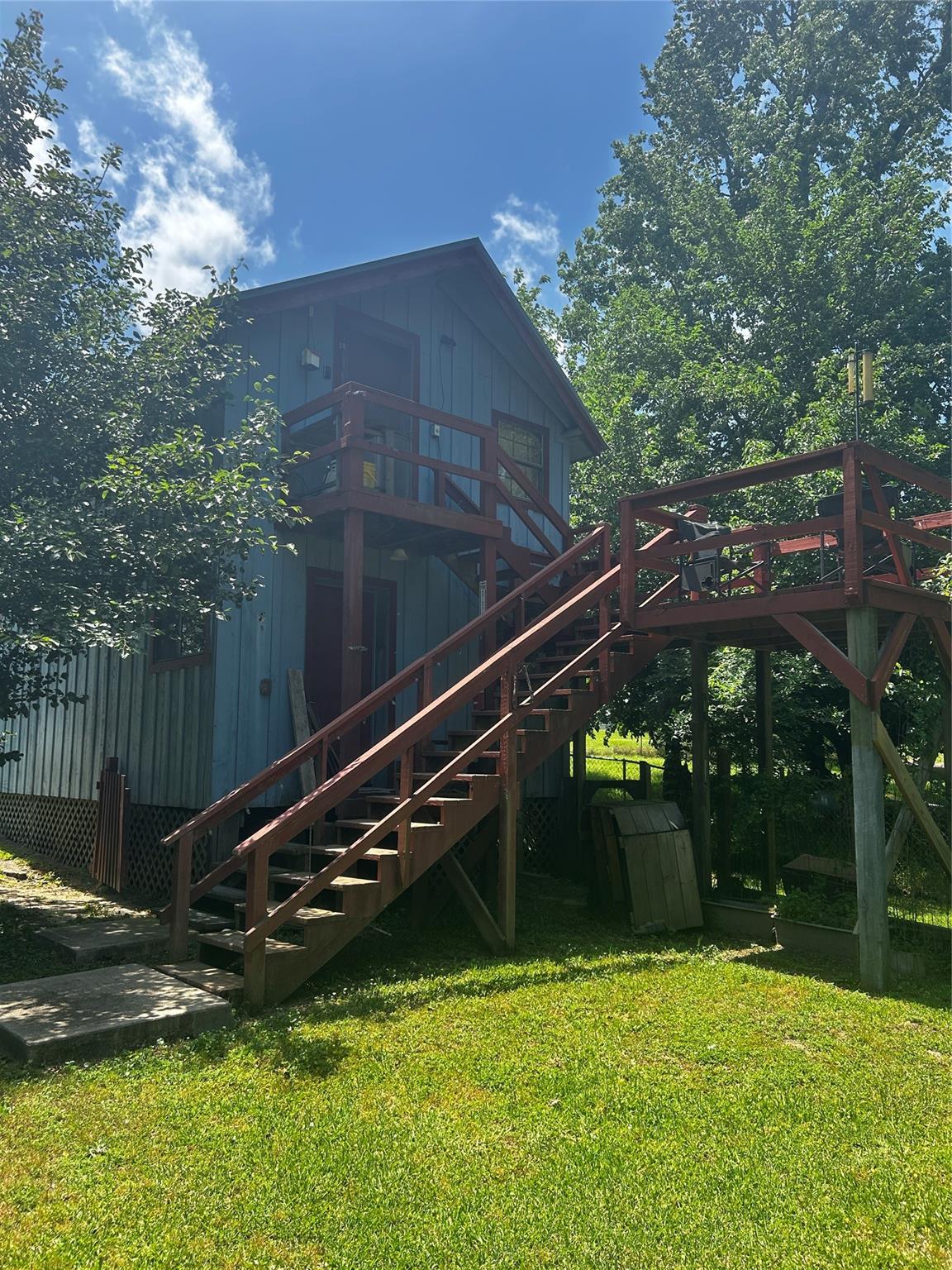 381 Lakeshore Drive