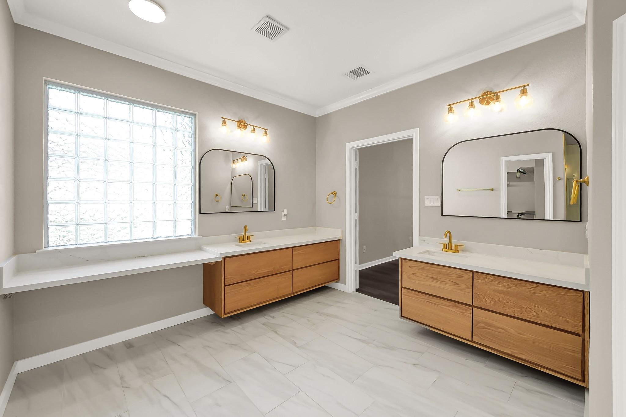 2425 W Bramlet Drive, Conroe