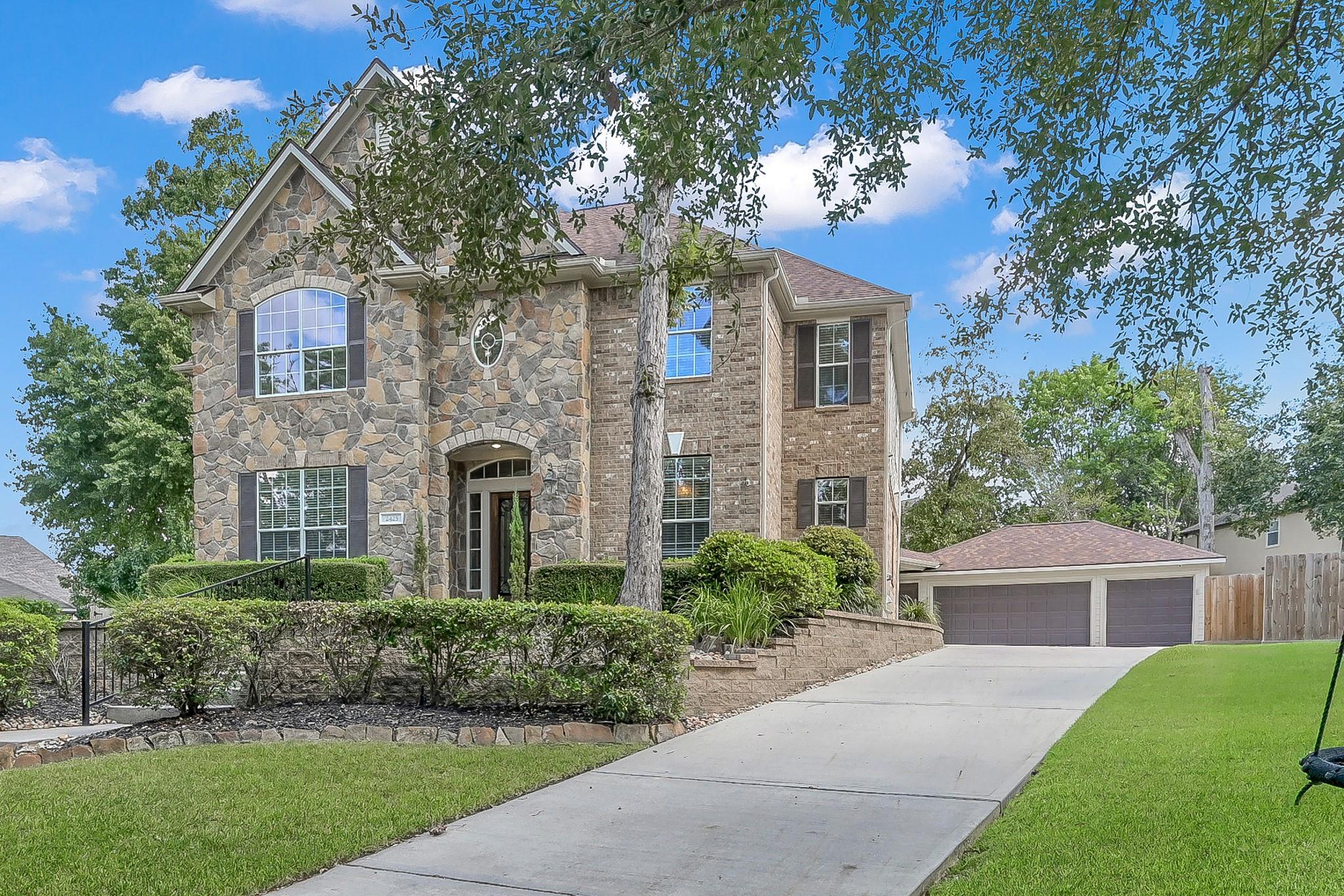 2425 W Bramlet Drive, Conroe