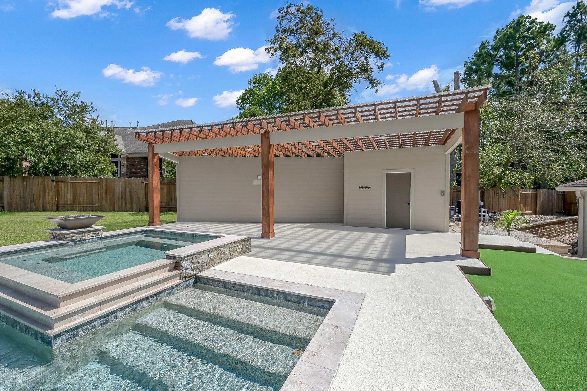 2425 W Bramlet Drive, Conroe