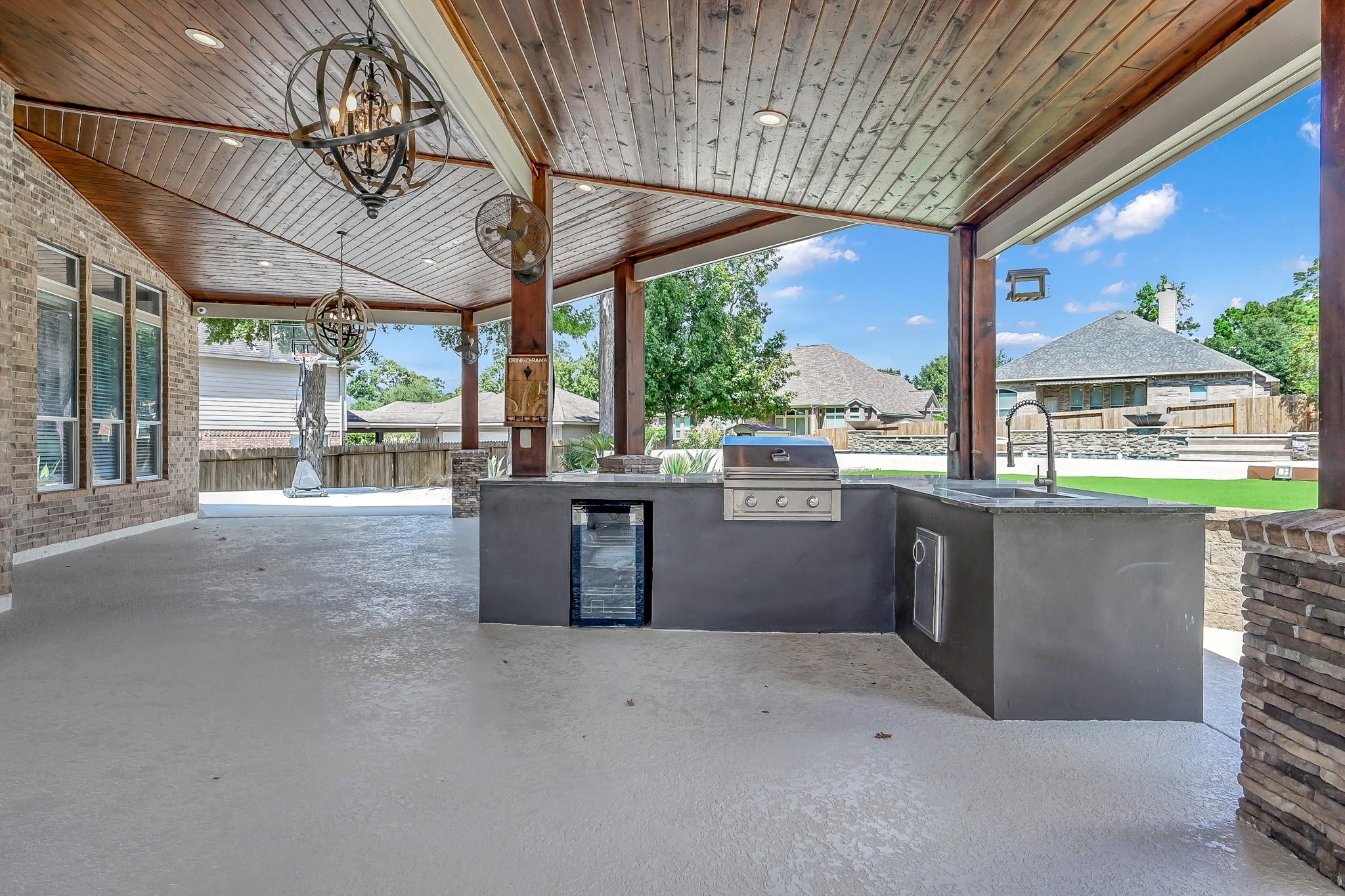 2425 W Bramlet Drive, Conroe