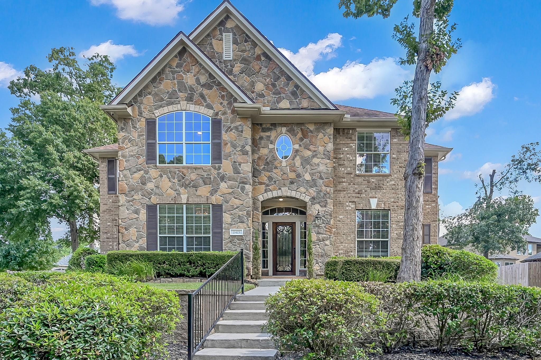 2425 W Bramlet Drive, Conroe