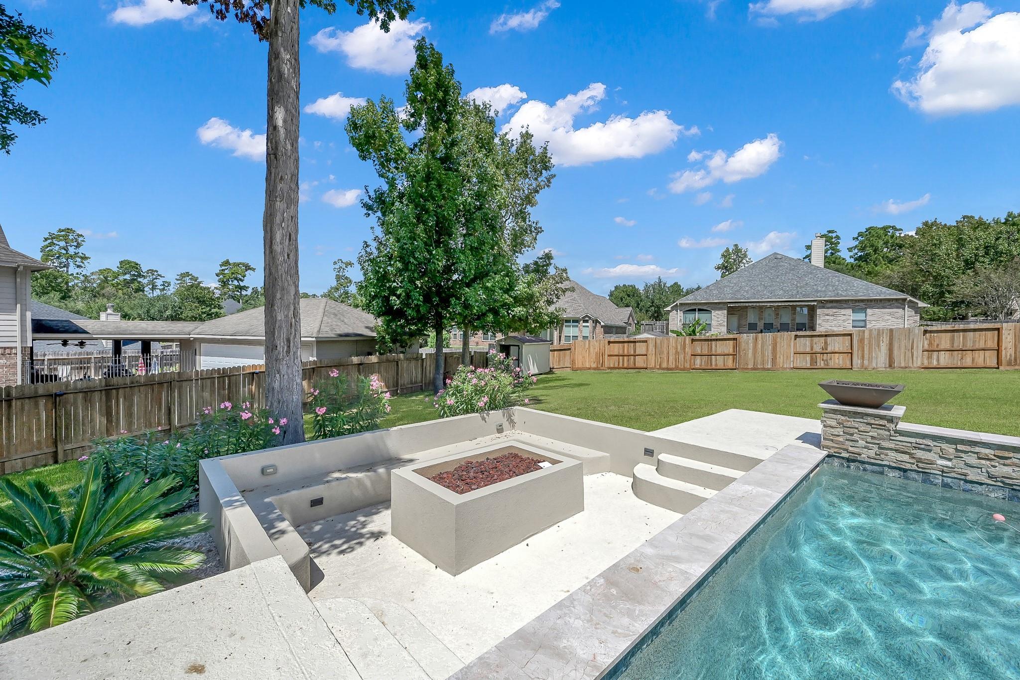 2425 W Bramlet Drive, Conroe