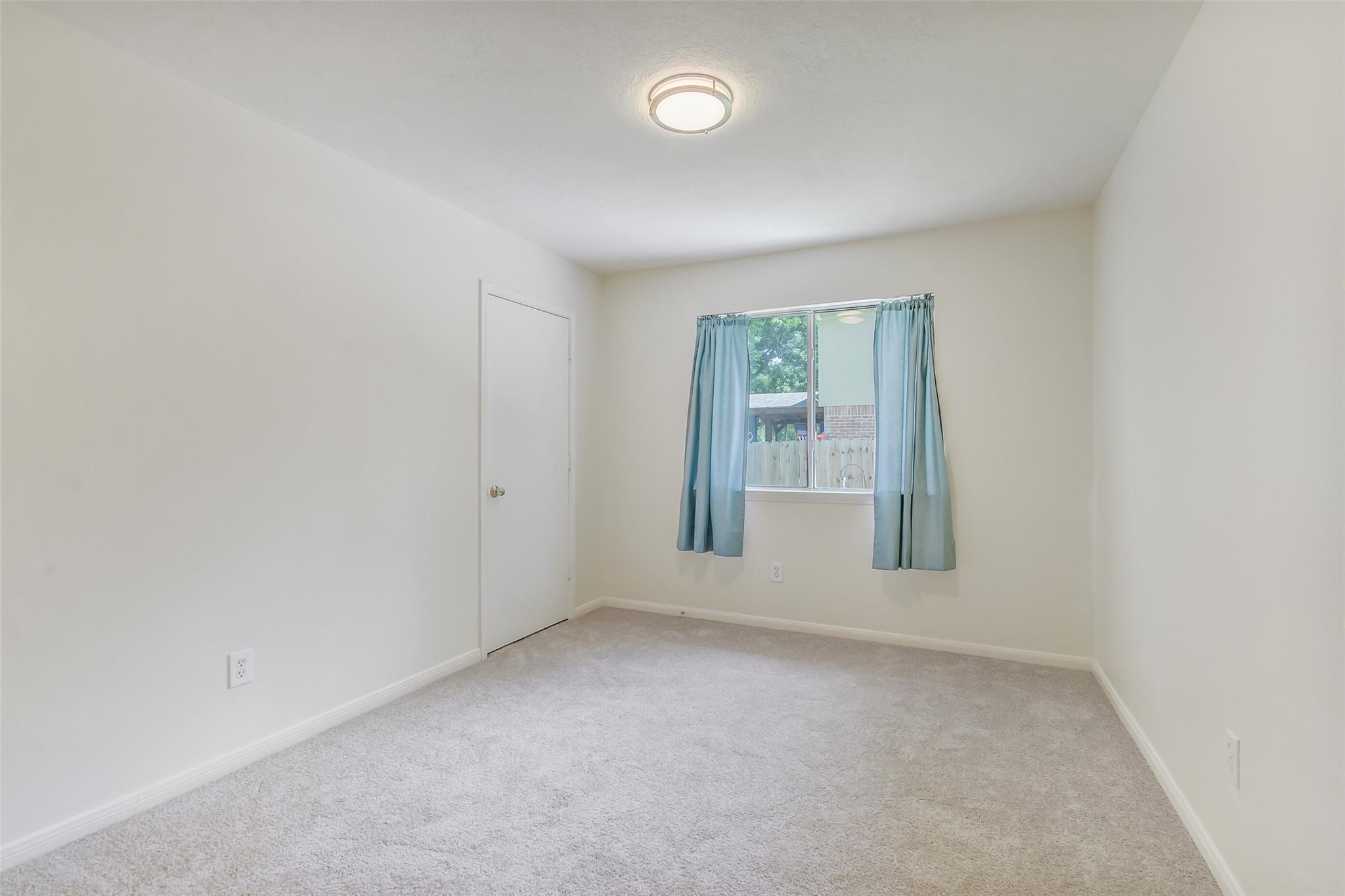 6806 Woodland Oaks