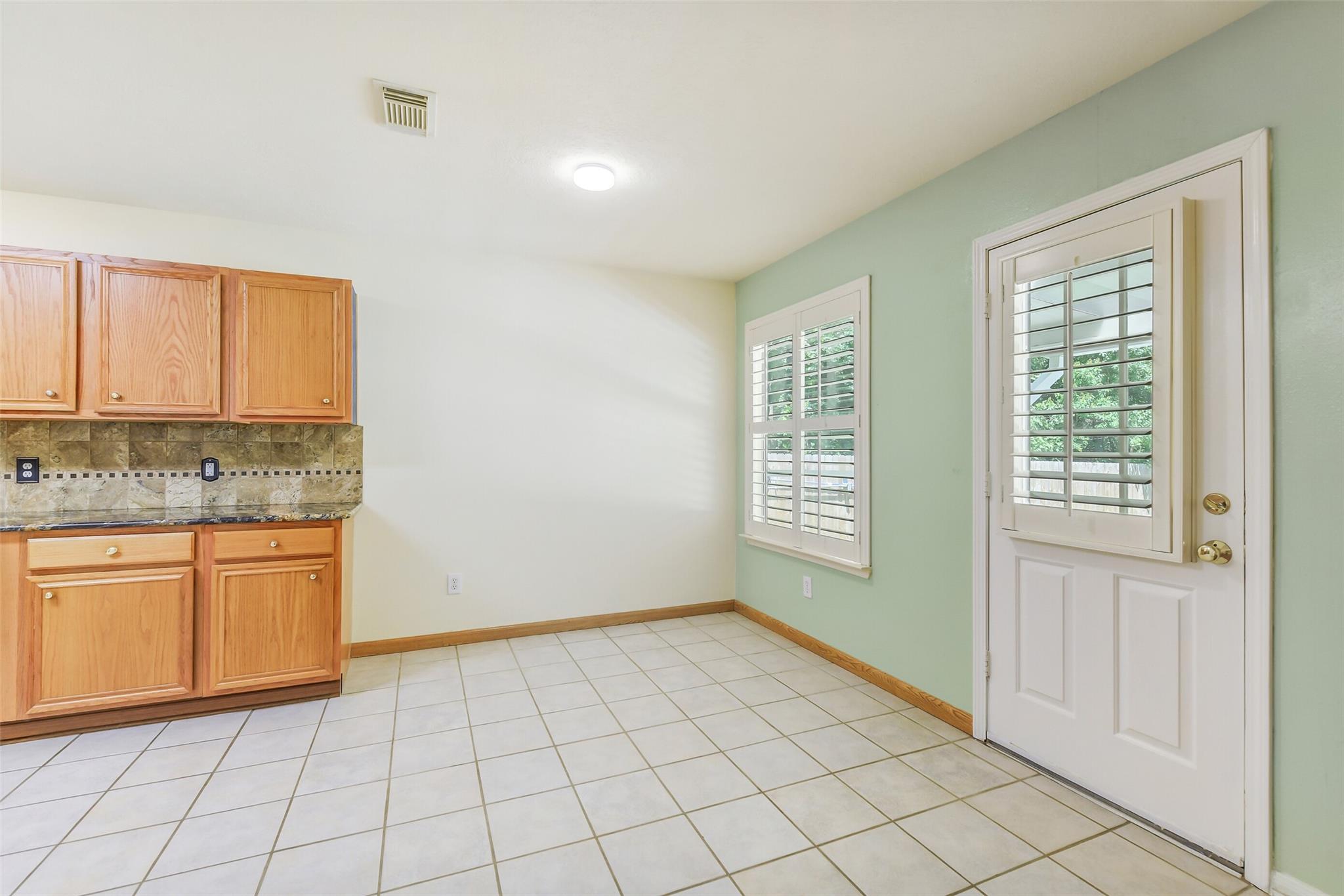 6806 Woodland Oaks