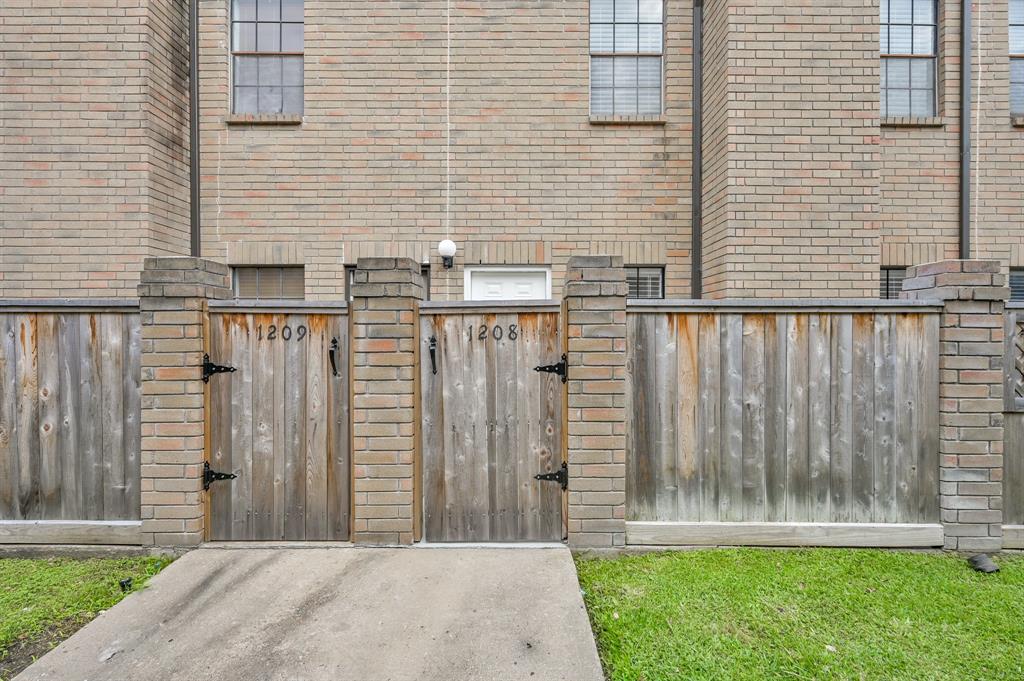 9850 Pagewood Lane # 1208