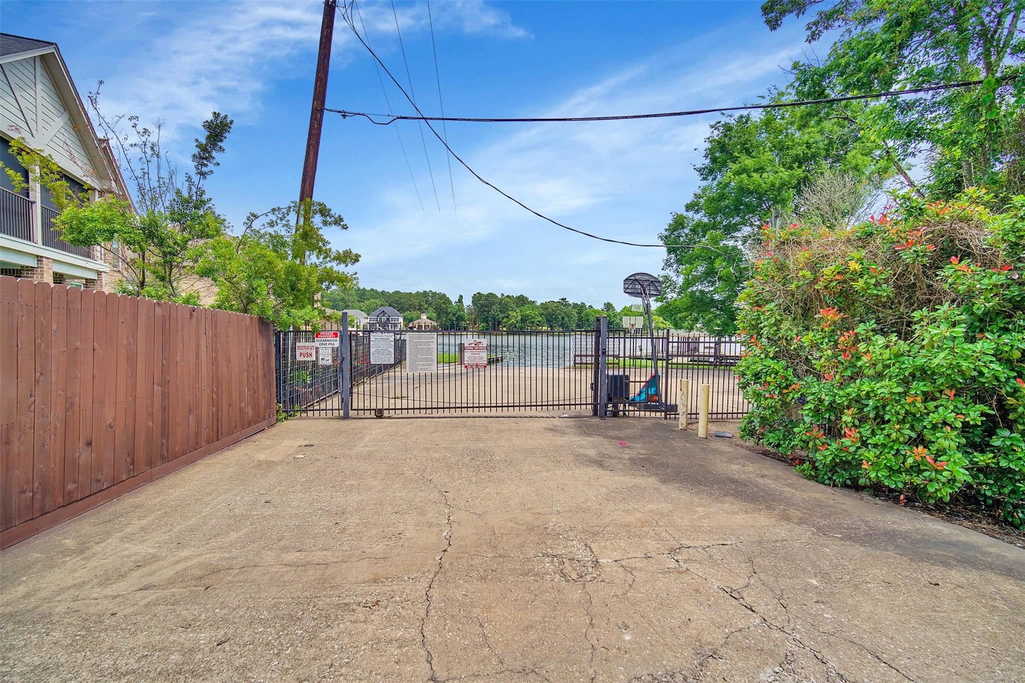 121 Clear Water Street W