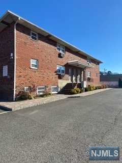 233 Roosevelt Avenue E