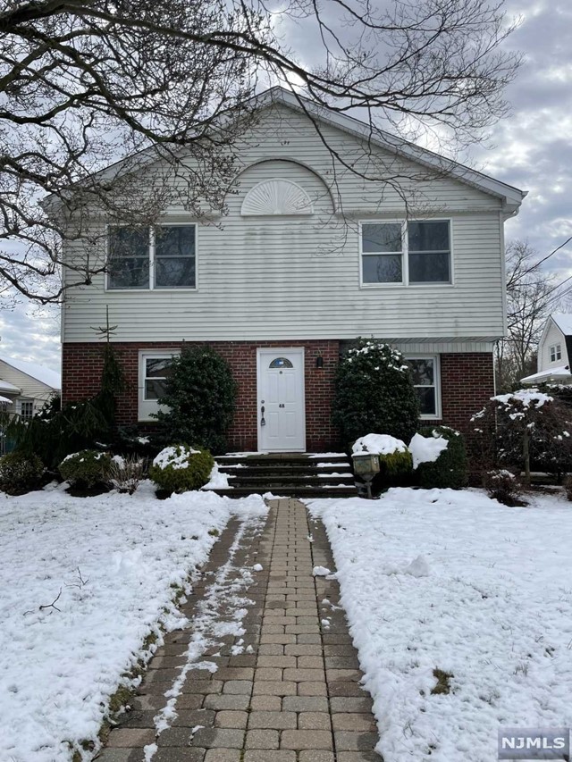 48 Hickory Avenue House