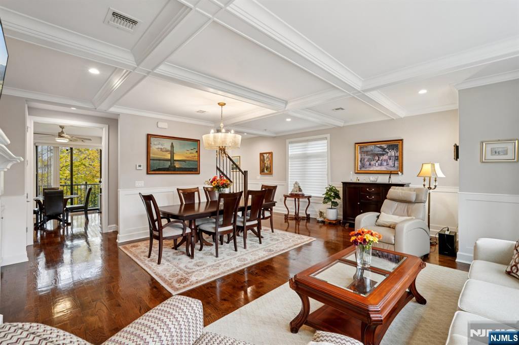 555 Edgewater Avenue 103 Reserve Ct.