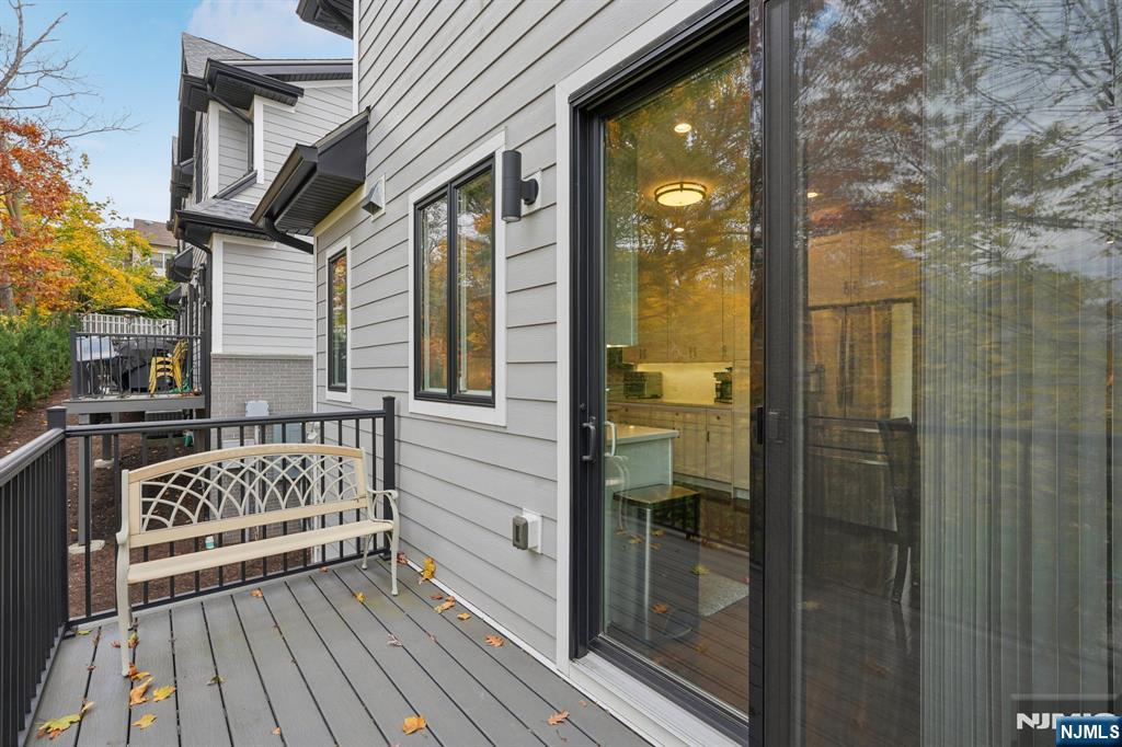 555 Edgewater Avenue 103 Reserve Ct.