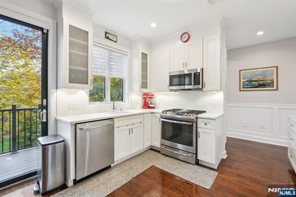 555 Edgewater Avenue 103 Reserve Ct.