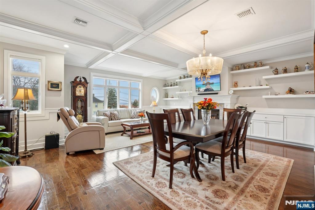 555 Edgewater Avenue 103 Reserve Ct.