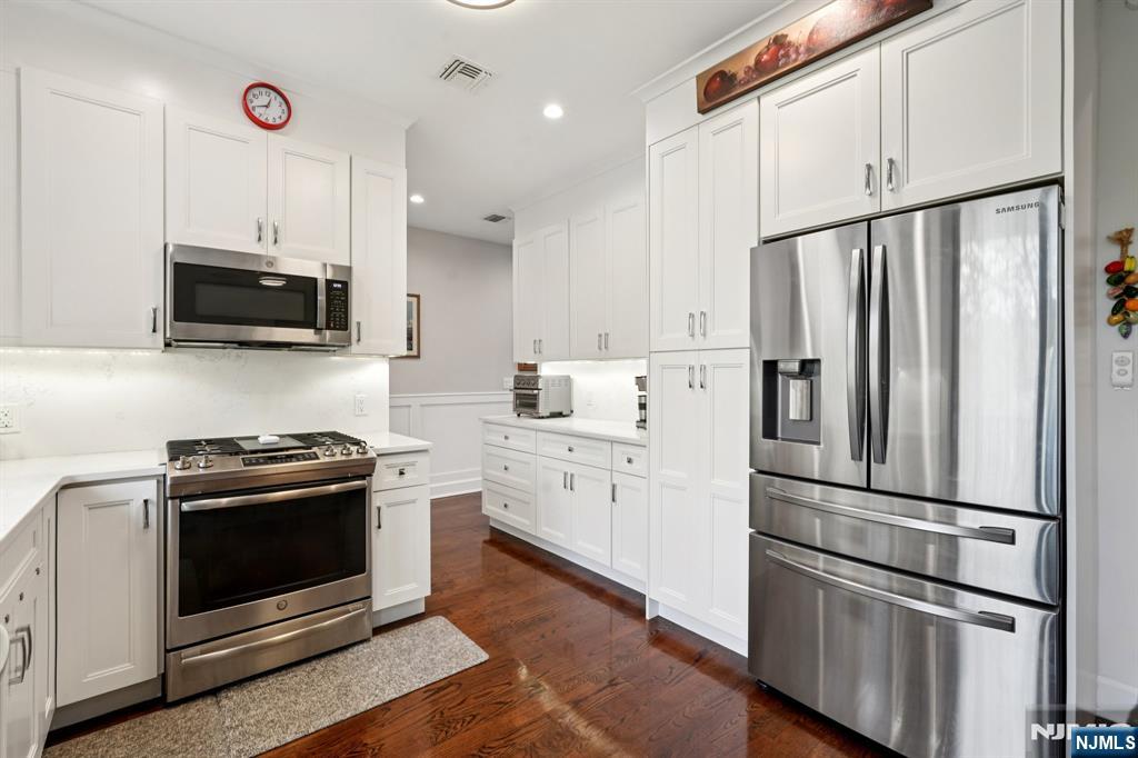 555 Edgewater Avenue 103 Reserve Ct.