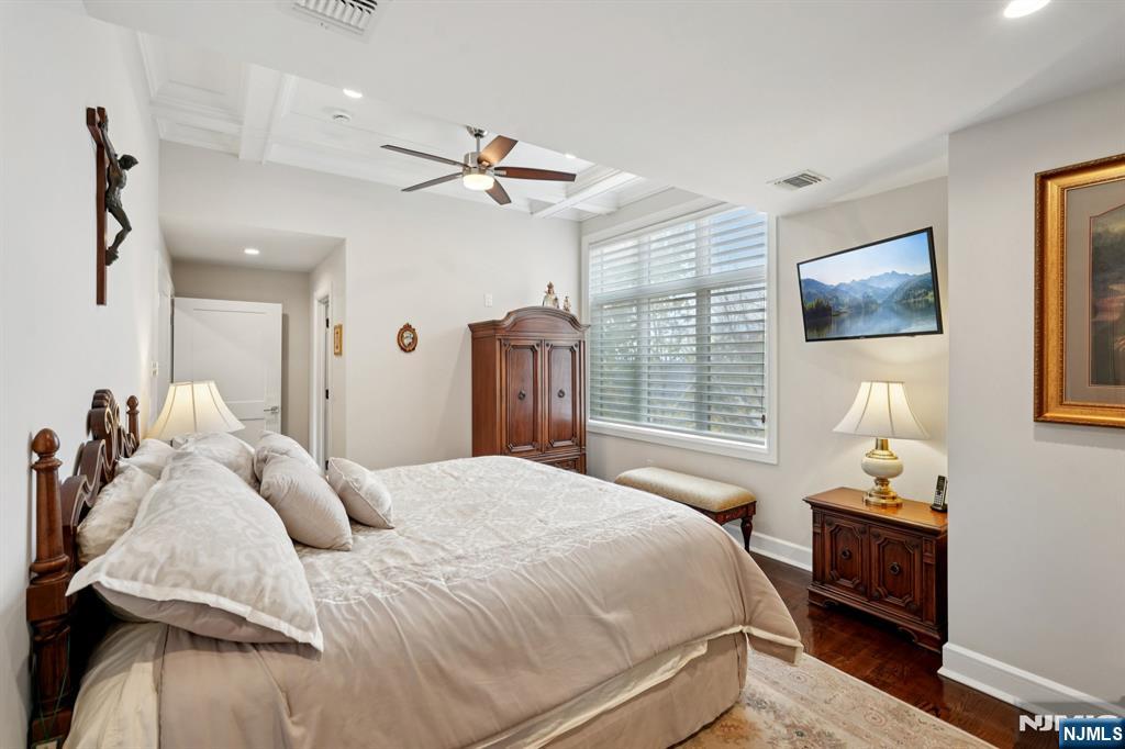 555 Edgewater Avenue 103 Reserve Ct.