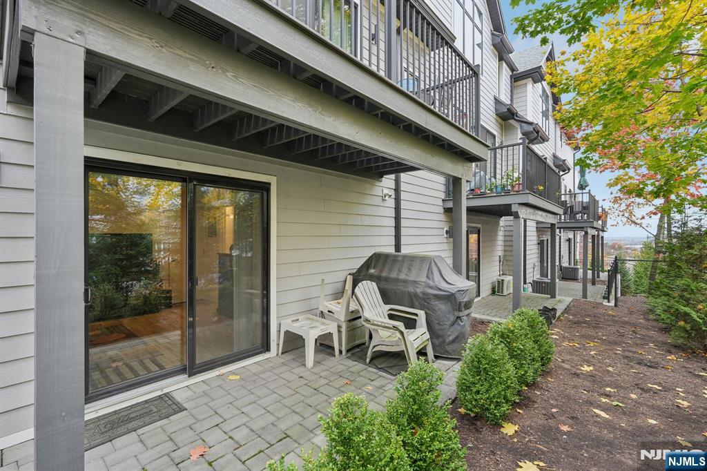 555 Edgewater Avenue 103 Reserve Ct.
