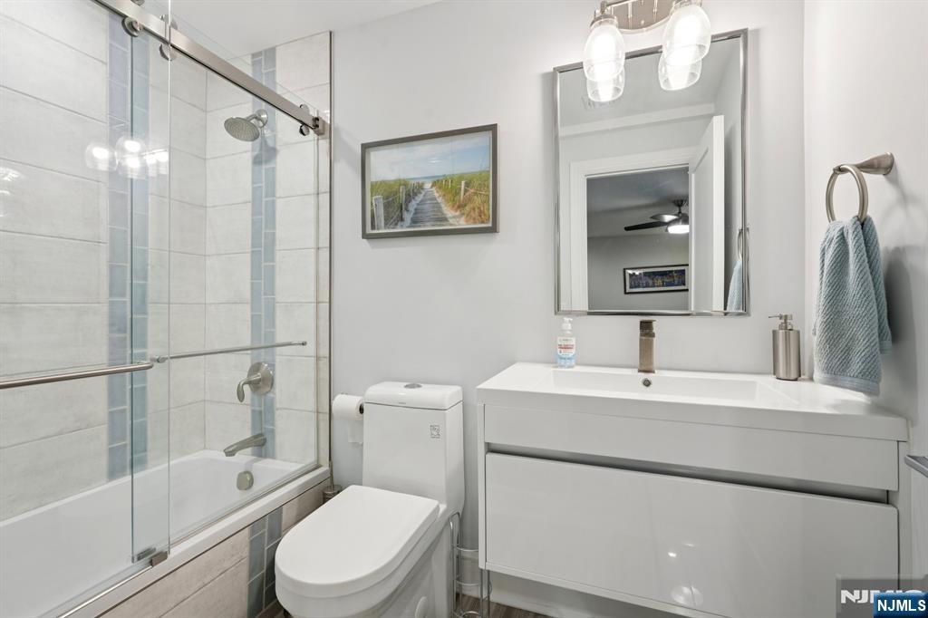 555 Edgewater Avenue 103 Reserve Ct.