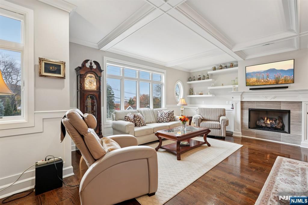 555 Edgewater Avenue 103 Reserve Ct.