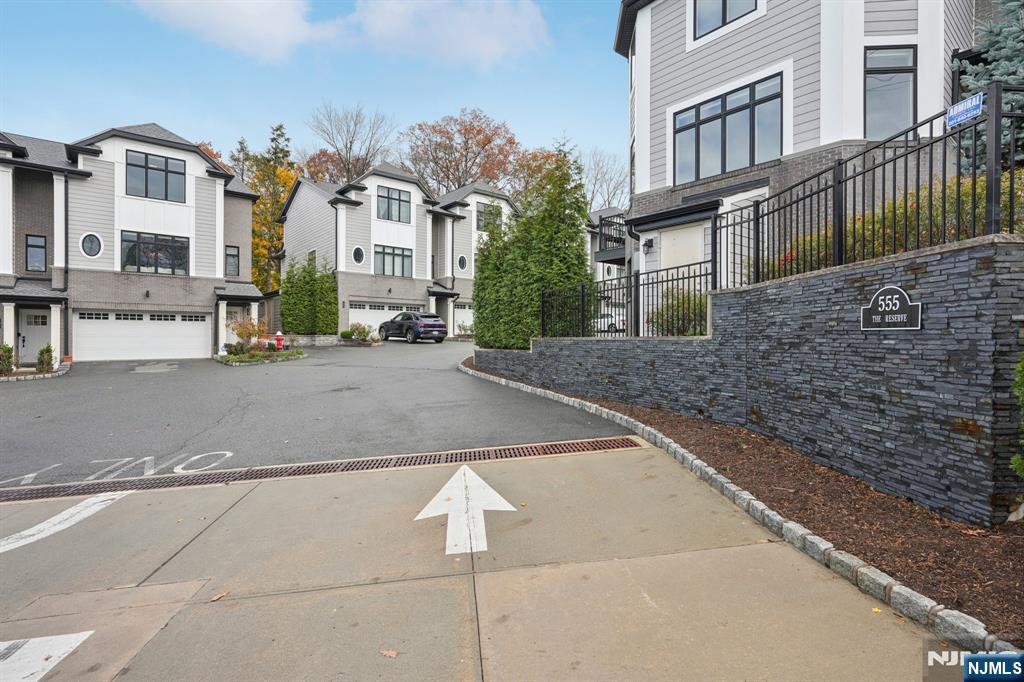 555 Edgewater Avenue 103 Reserve Ct.