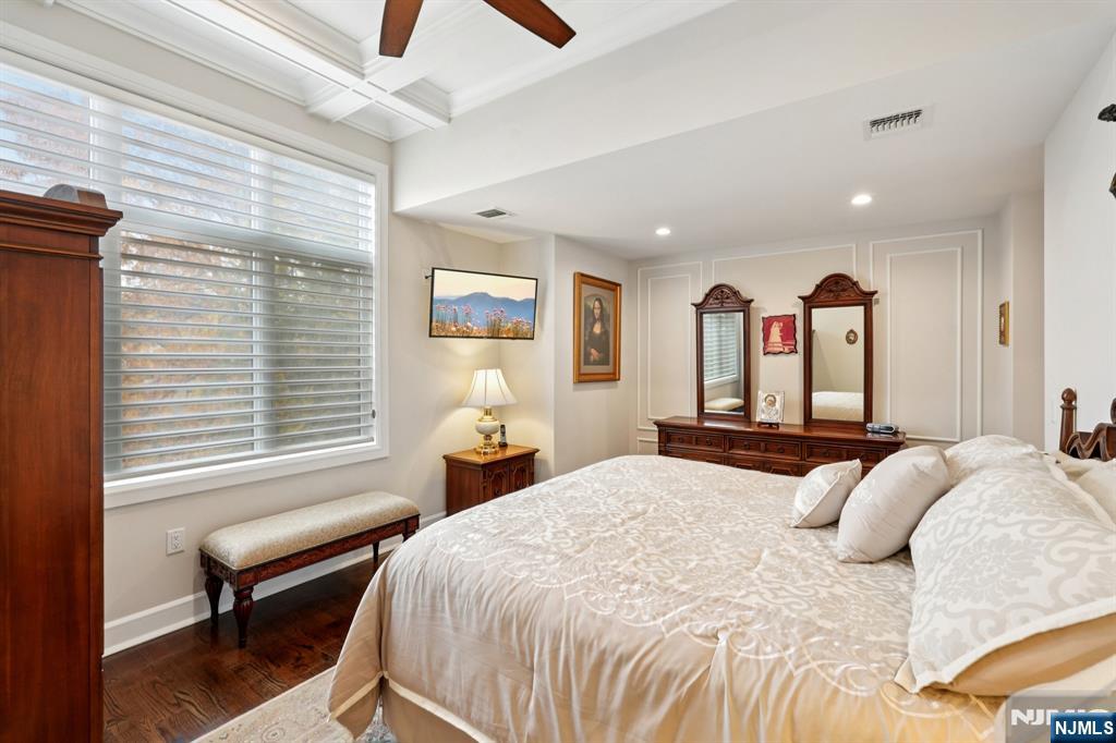 555 Edgewater Avenue 103 Reserve Ct.