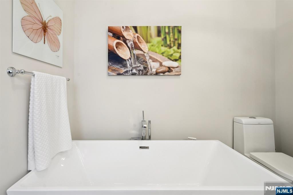 555 Edgewater Avenue 103 Reserve Ct.