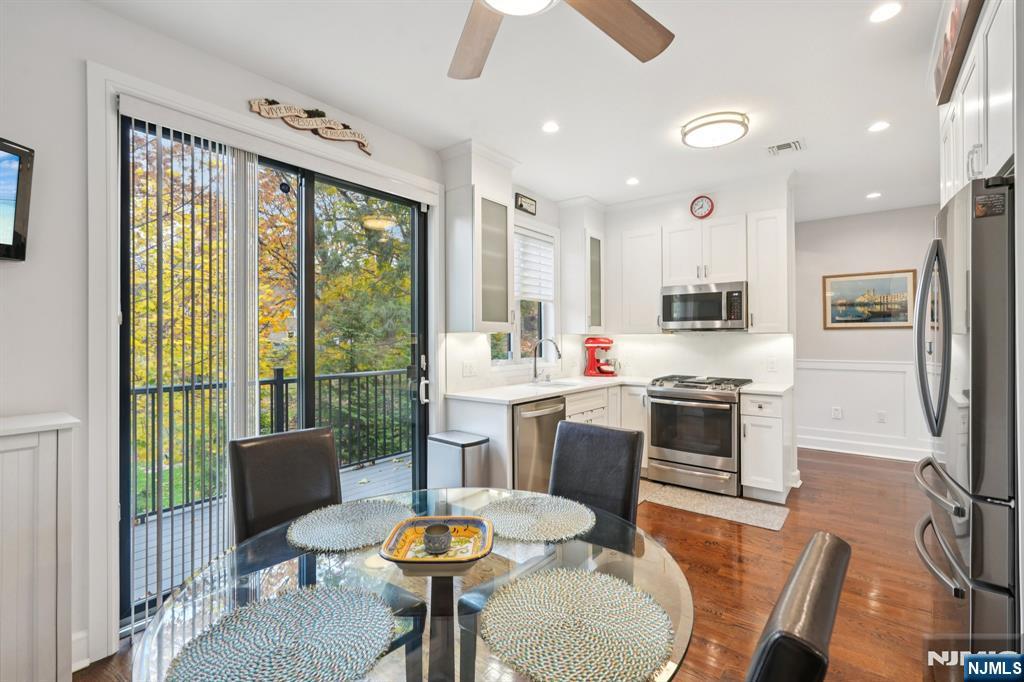 555 Edgewater Avenue 103 Reserve Ct.