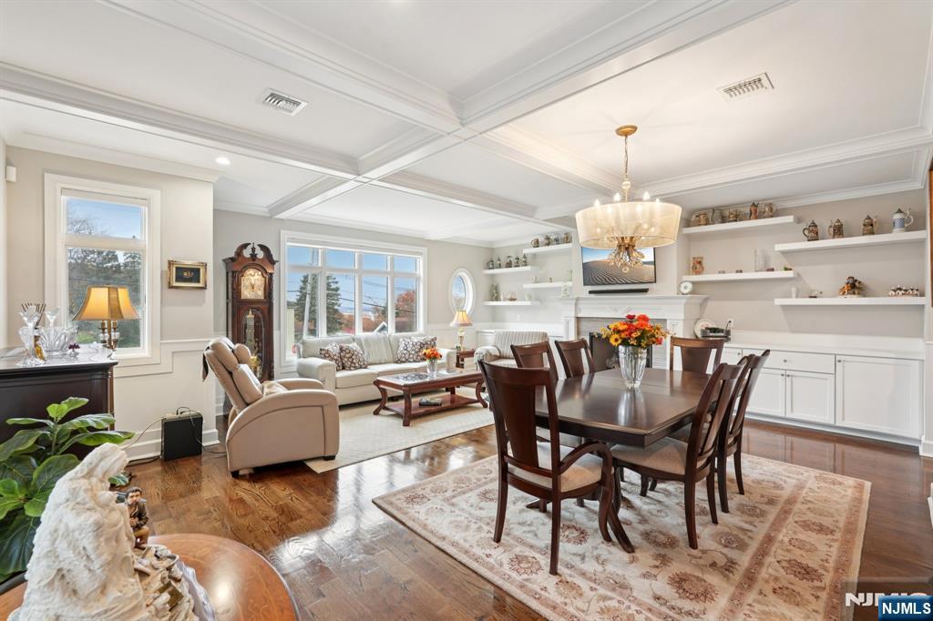 555 Edgewater Avenue 103 Reserve Ct.