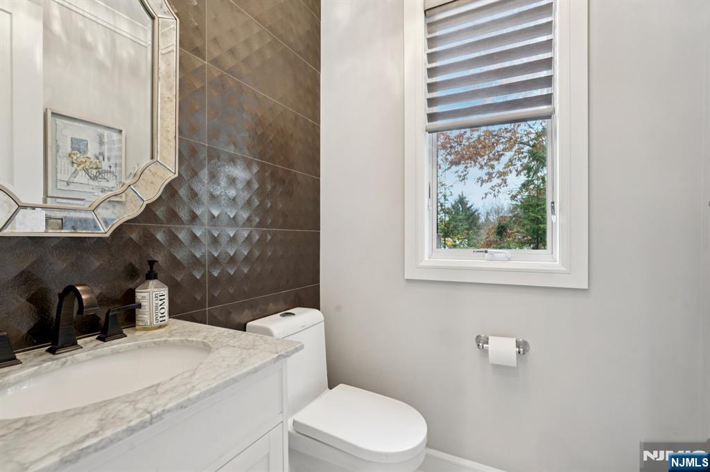 555 Edgewater Avenue 103 Reserve Ct.