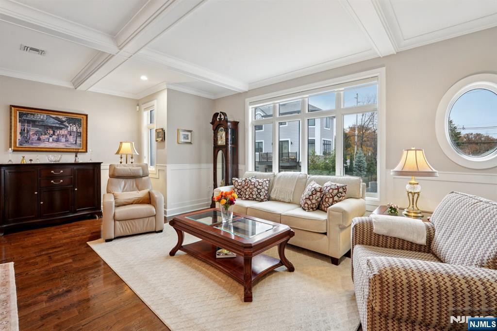 555 Edgewater Avenue 103 Reserve Ct.