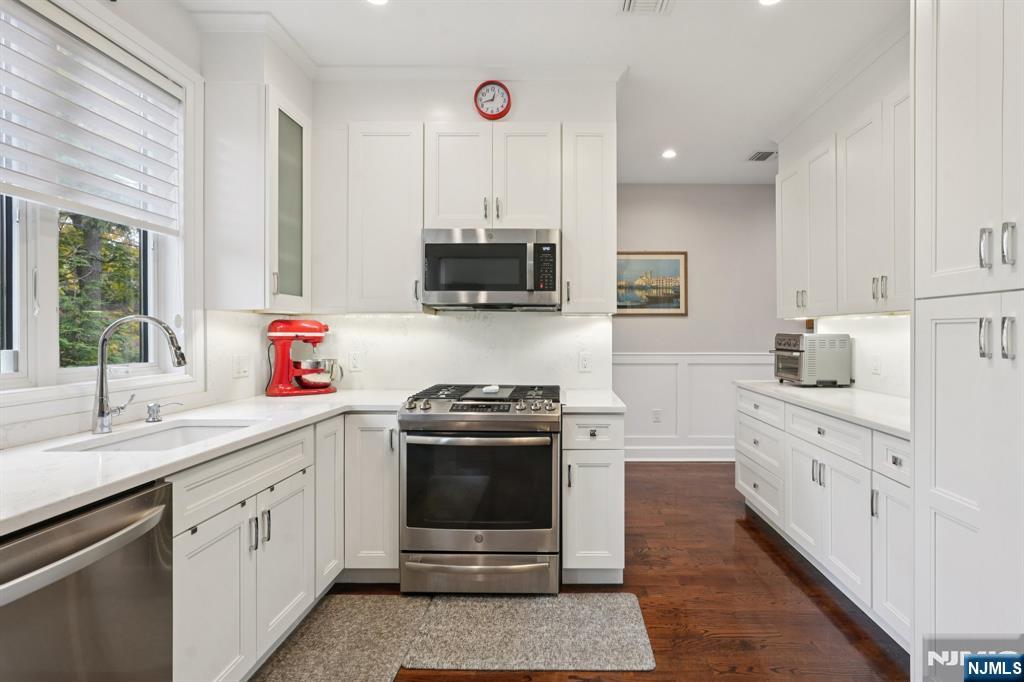 555 Edgewater Avenue 103 Reserve Ct.