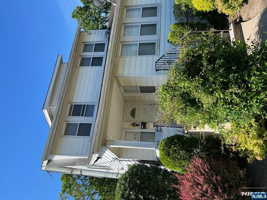 44 Hickory Avenue