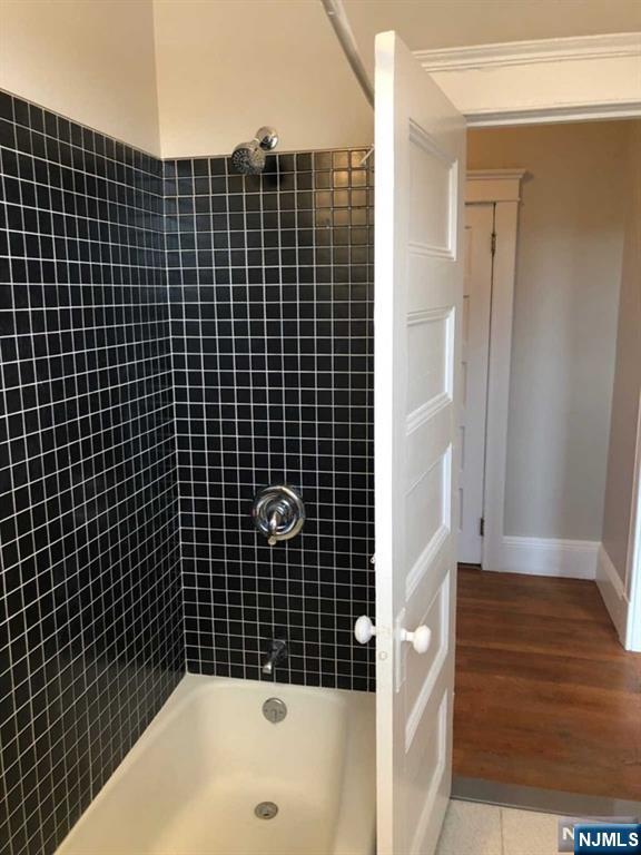 11 W Quackenbush Avenue 1 West