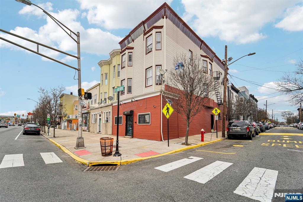 600 Kennedy Boulevard 1