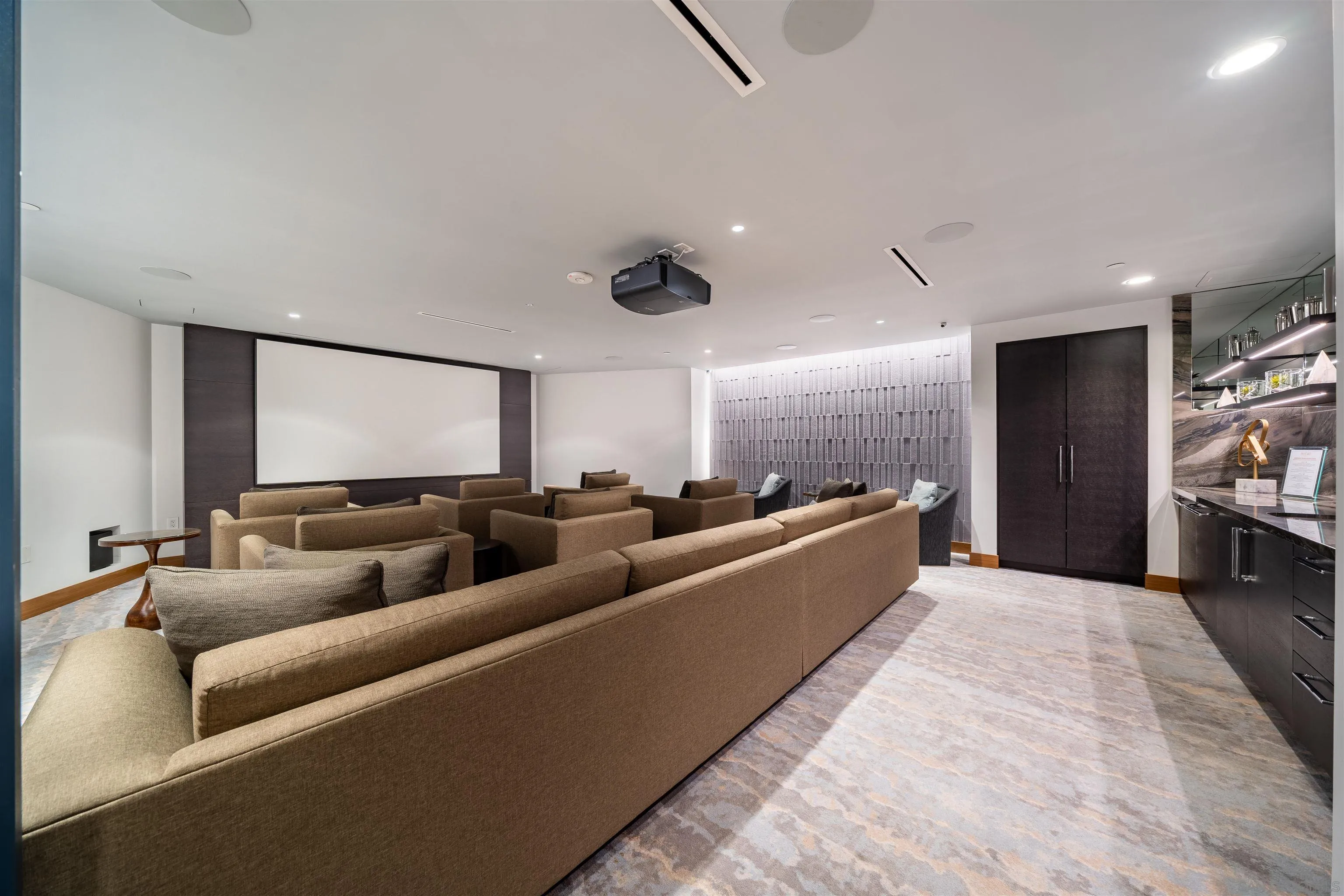 888 W E St Unit 201