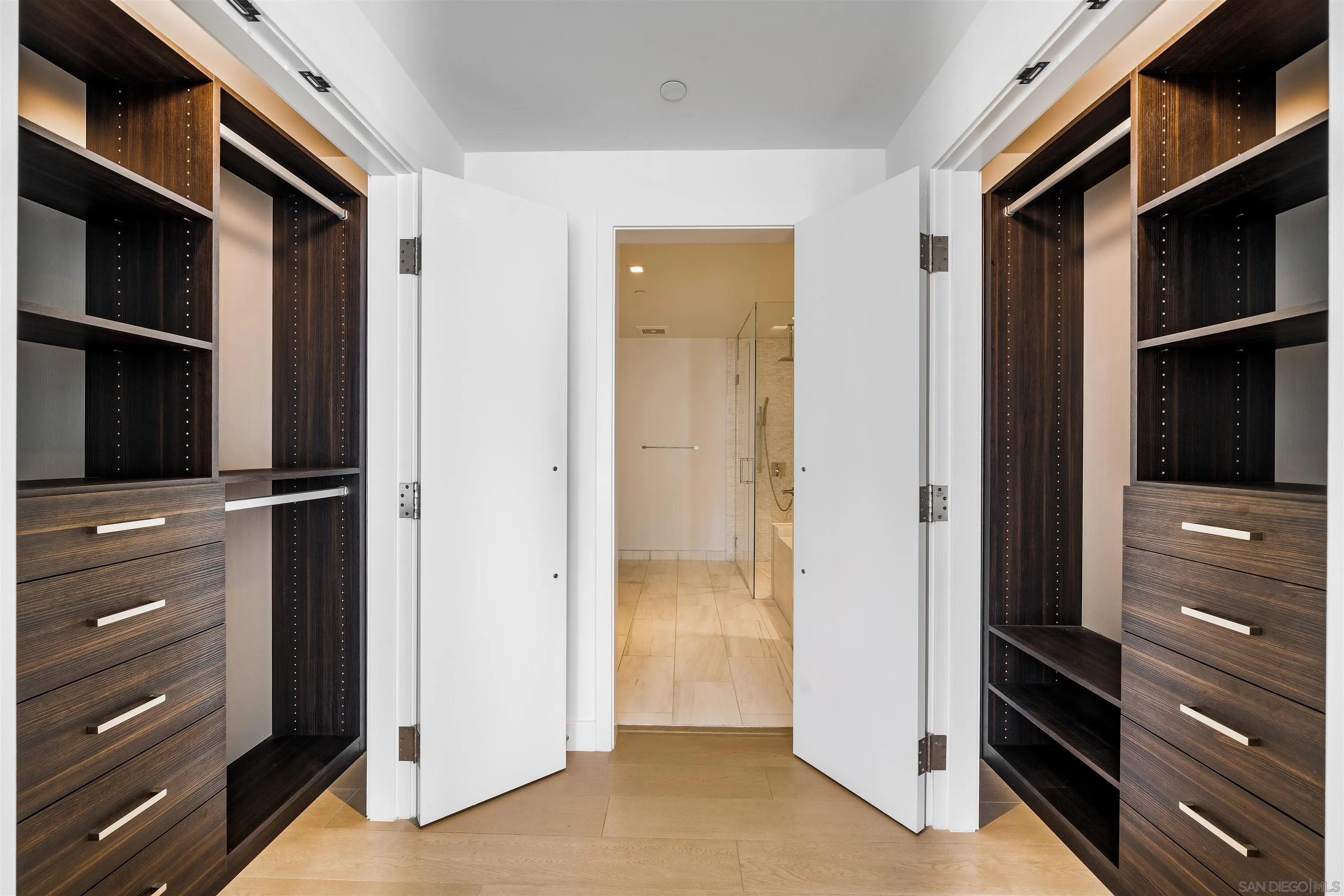 888 W E St Unit 201