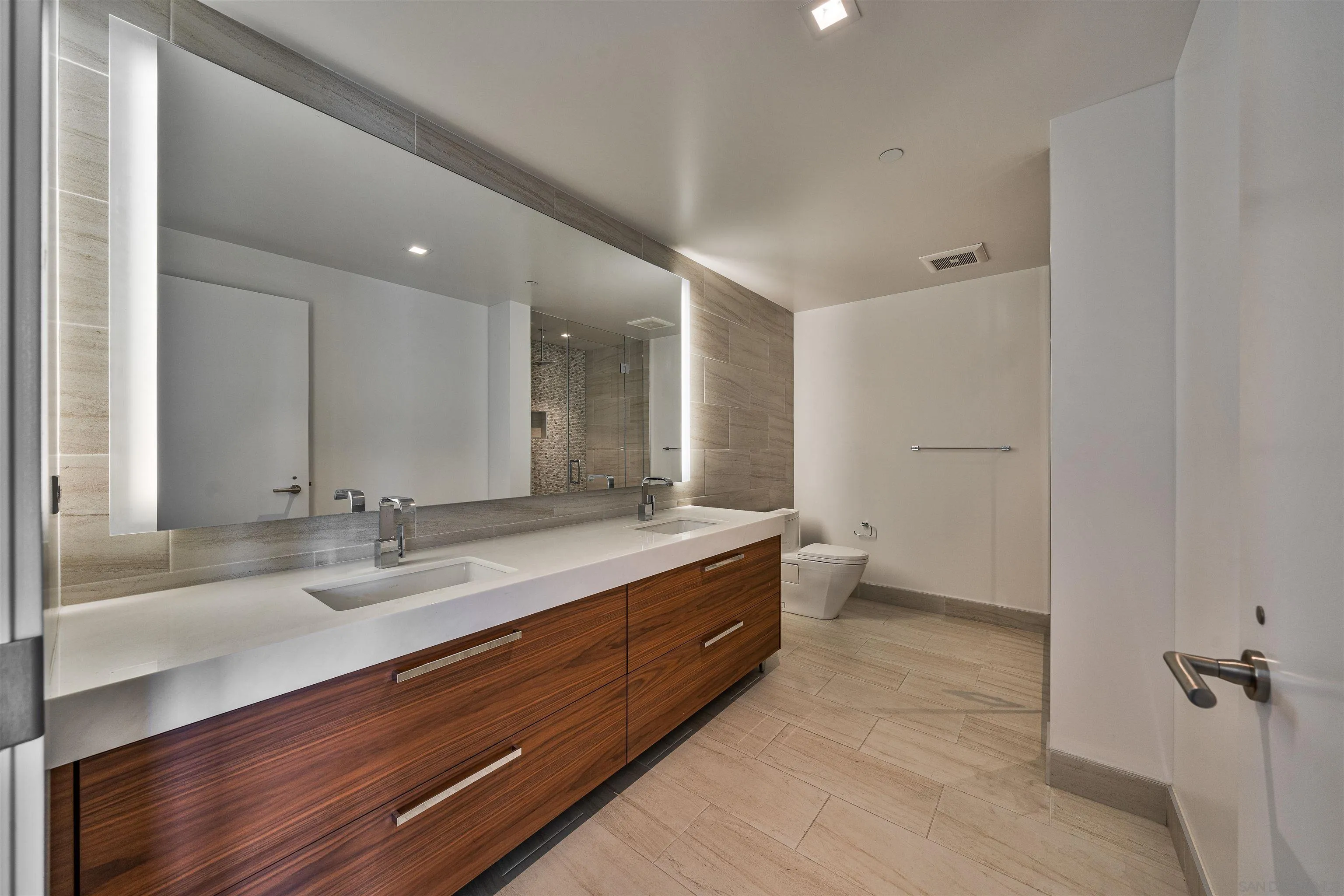 888 W E St Unit 201