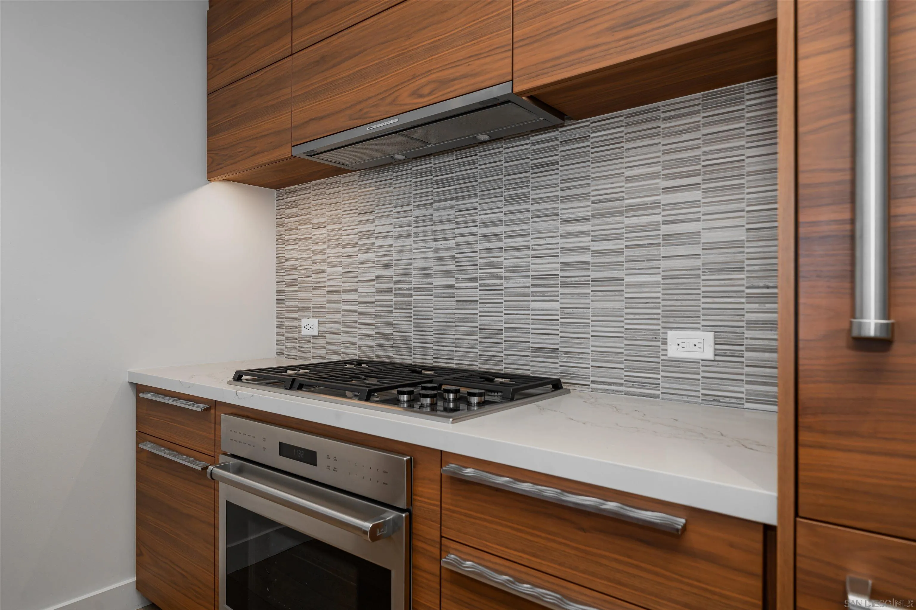 888 W E St Unit 201