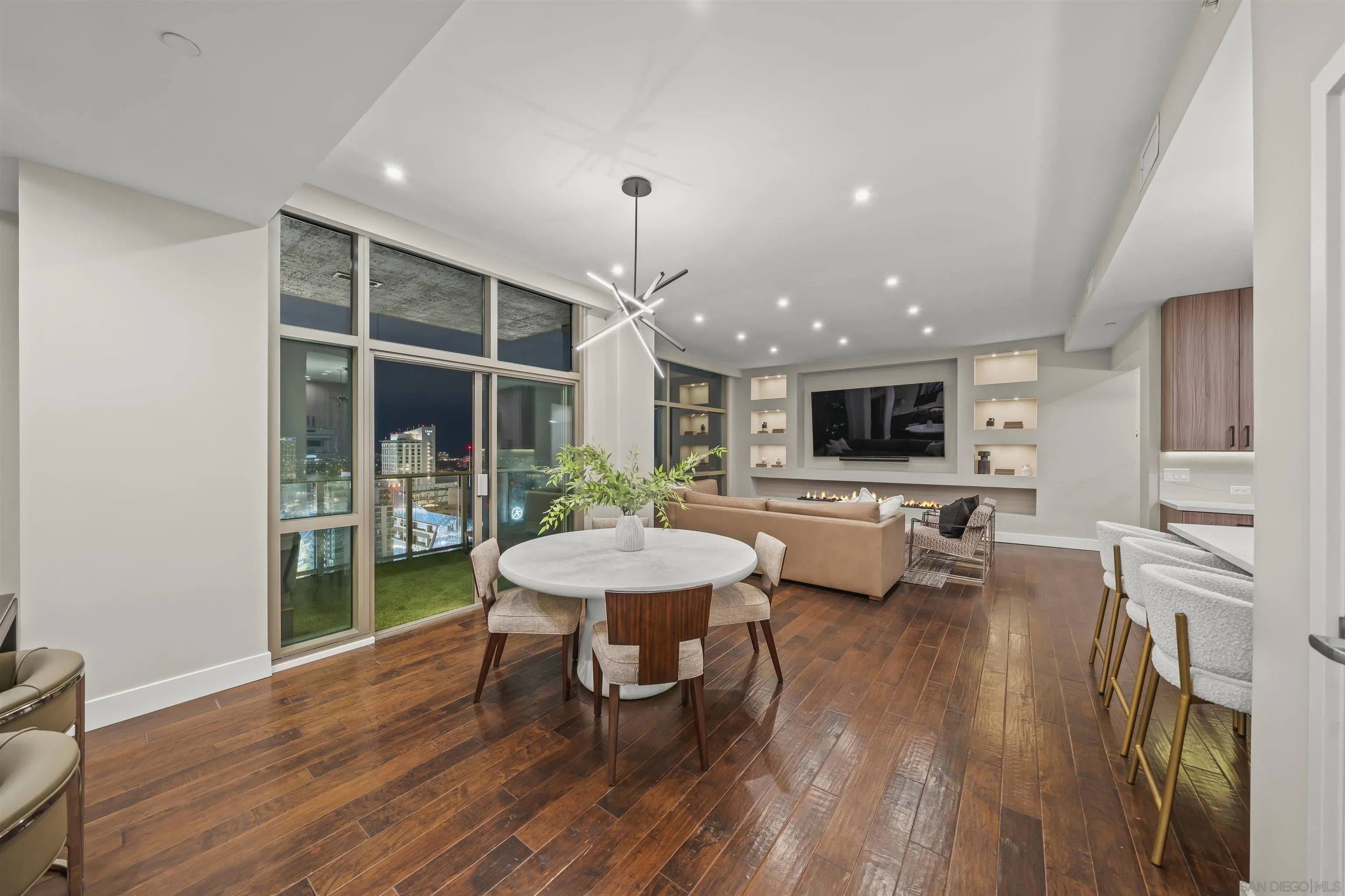 800 The Mark Ln Unit 3003