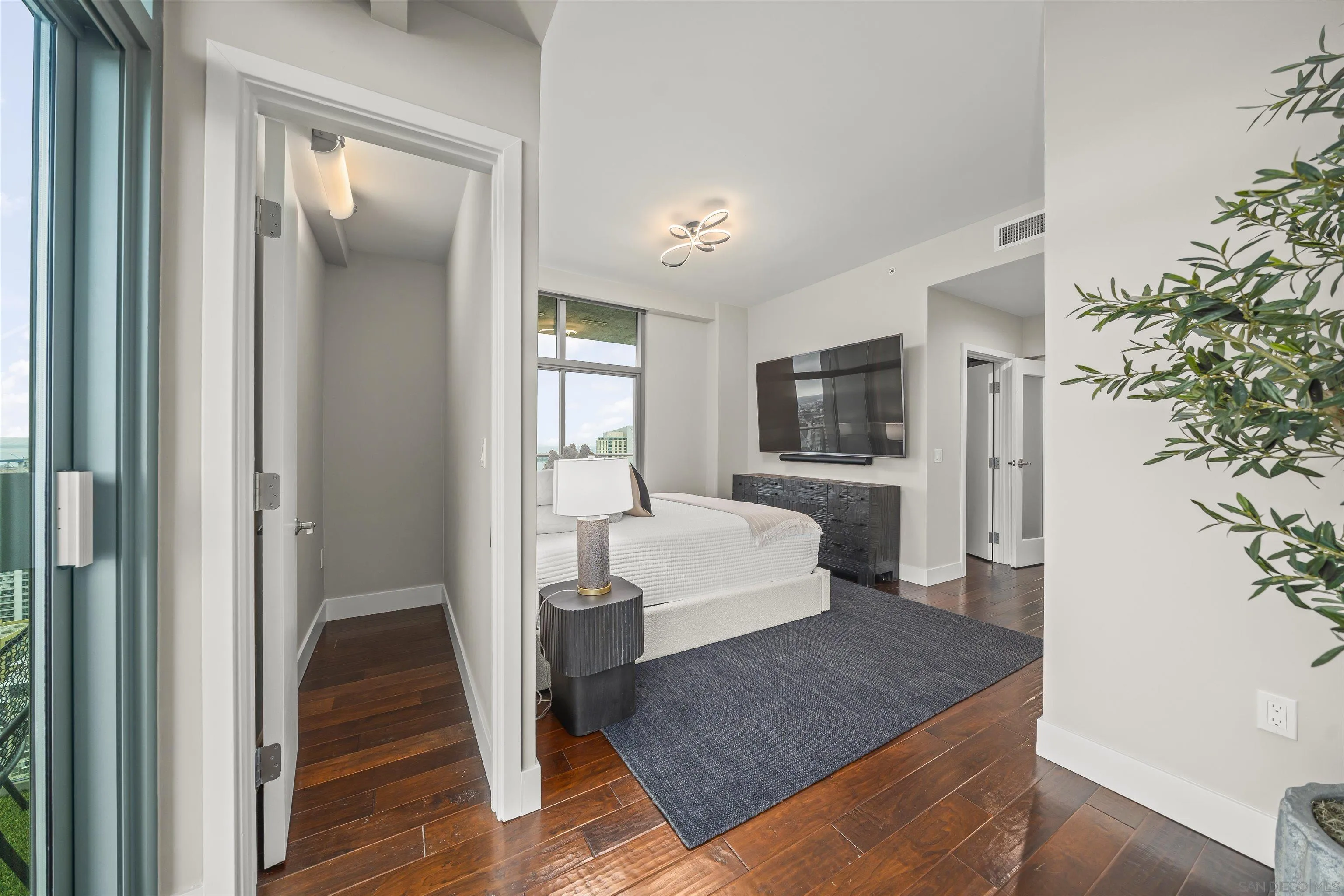 800 The Mark Ln Unit 3003
