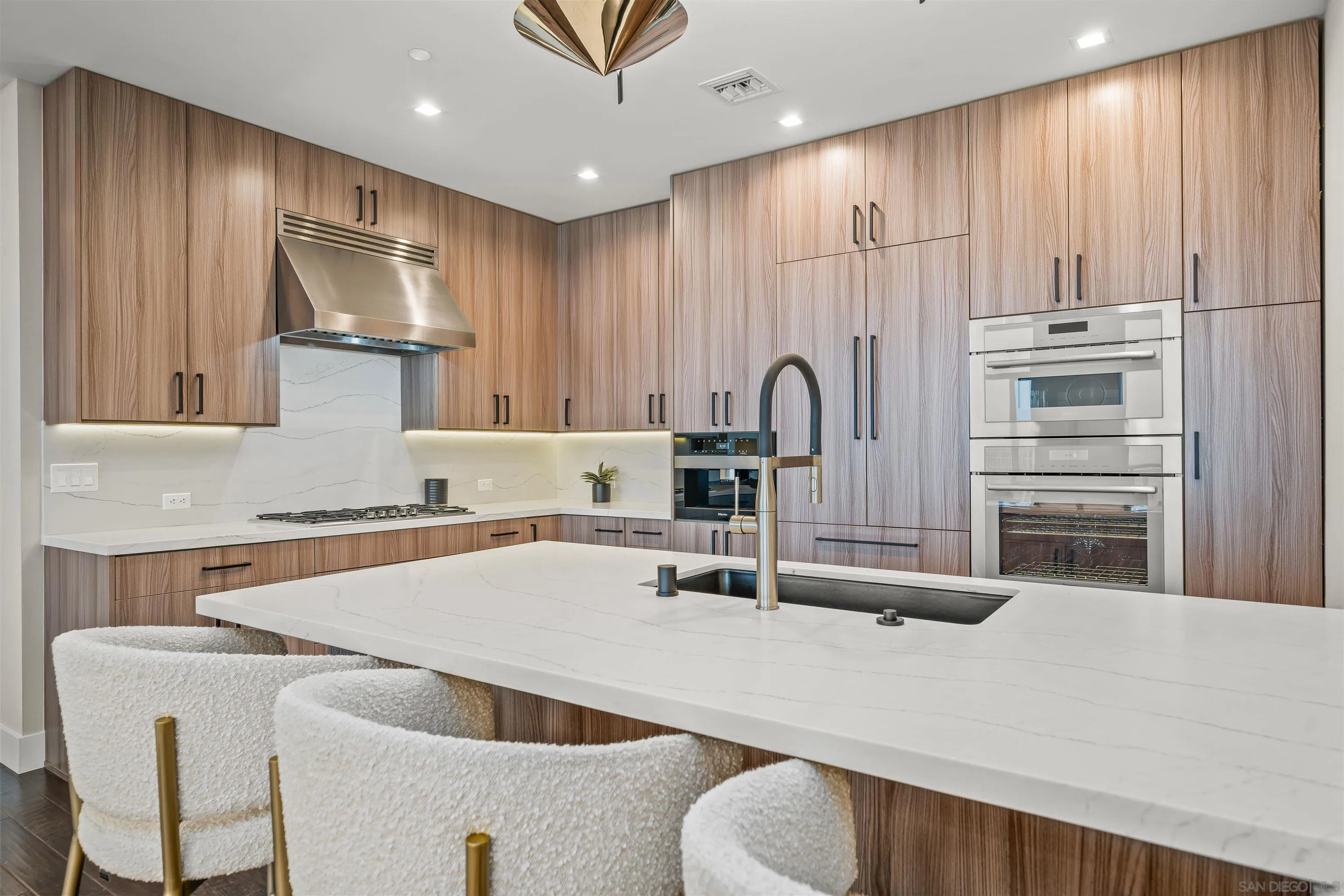 800 The Mark Ln Unit 3003