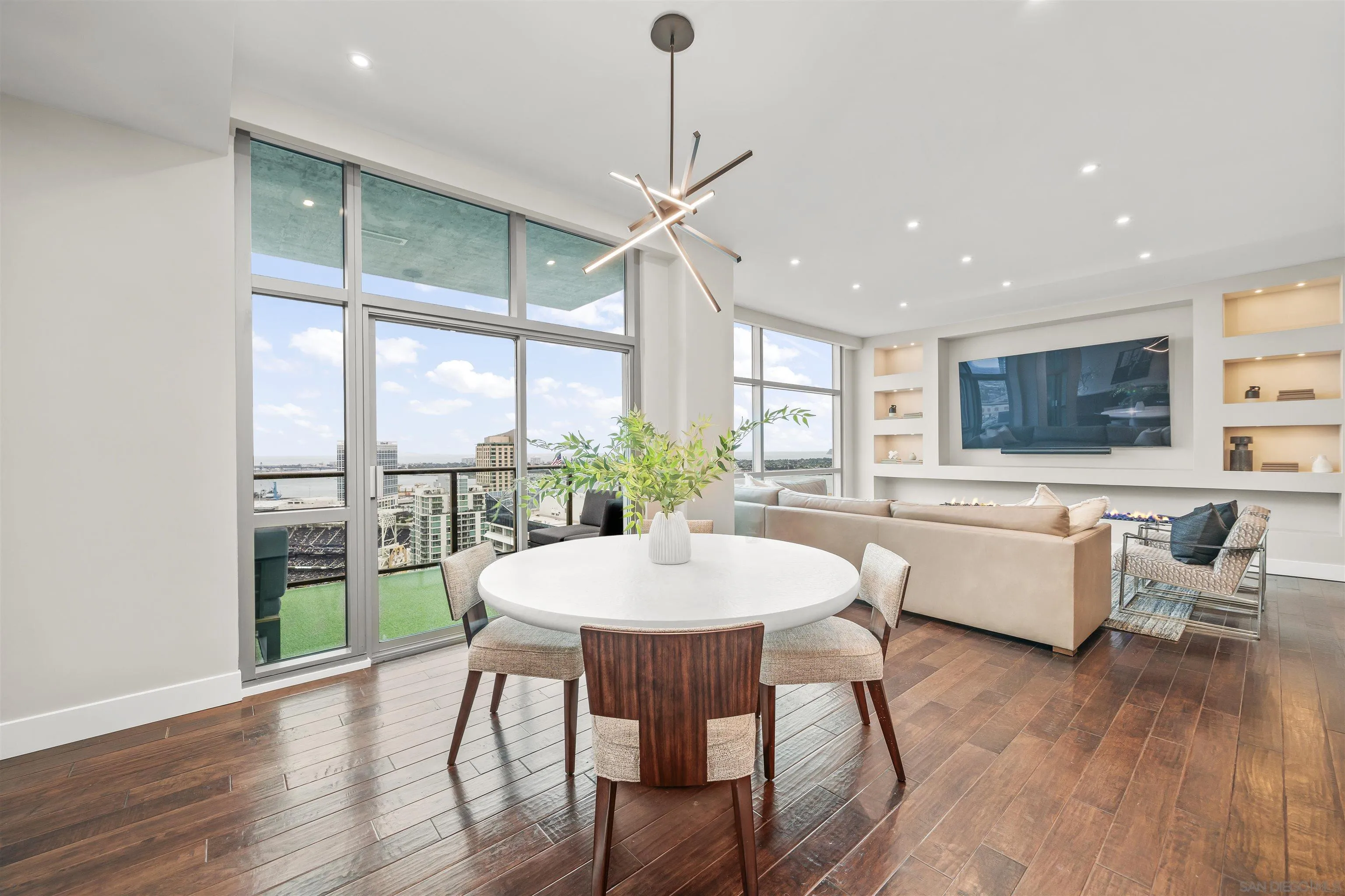 800 The Mark Ln Unit 3003