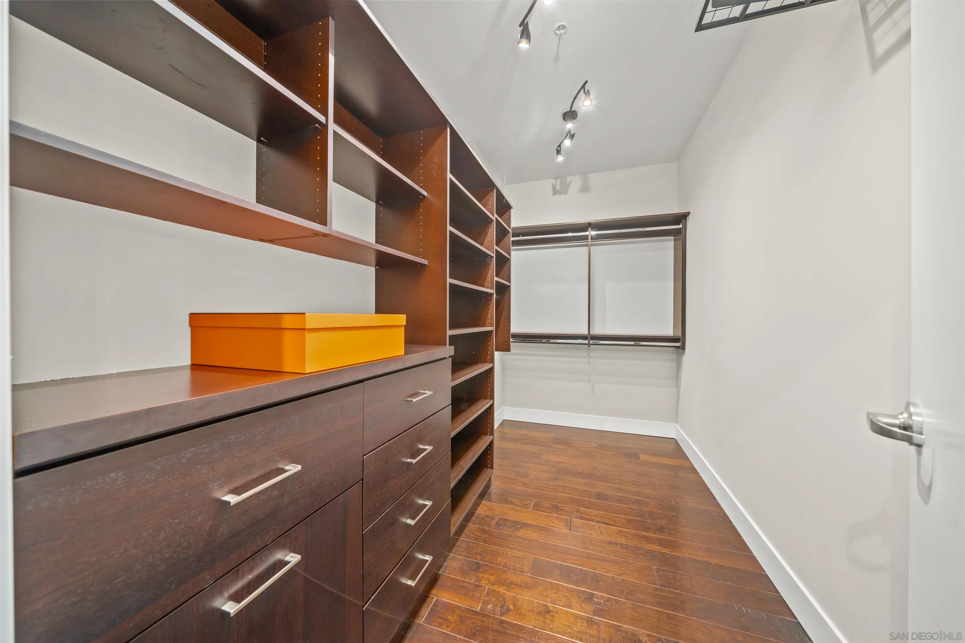 800 The Mark Ln Unit 3003