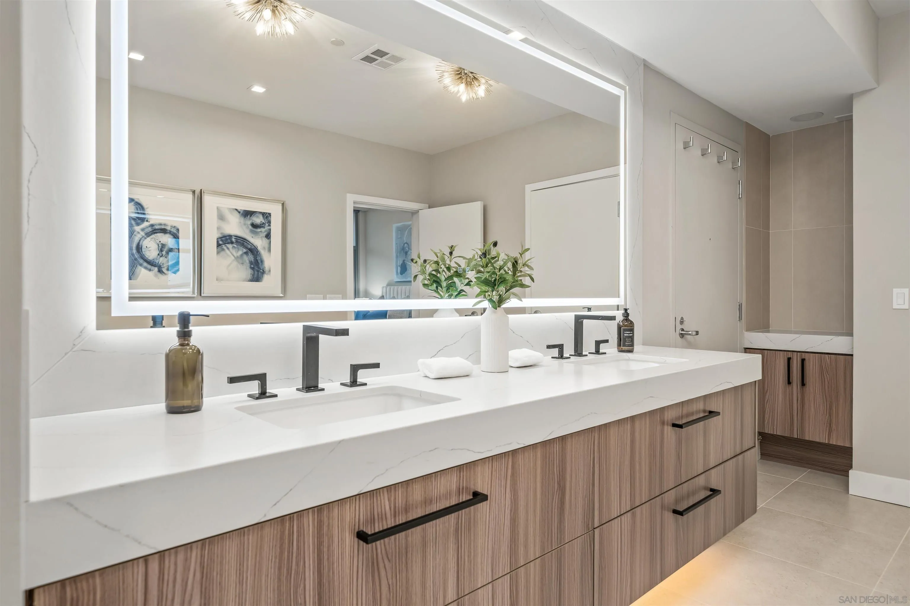 800 The Mark Ln Unit 3003