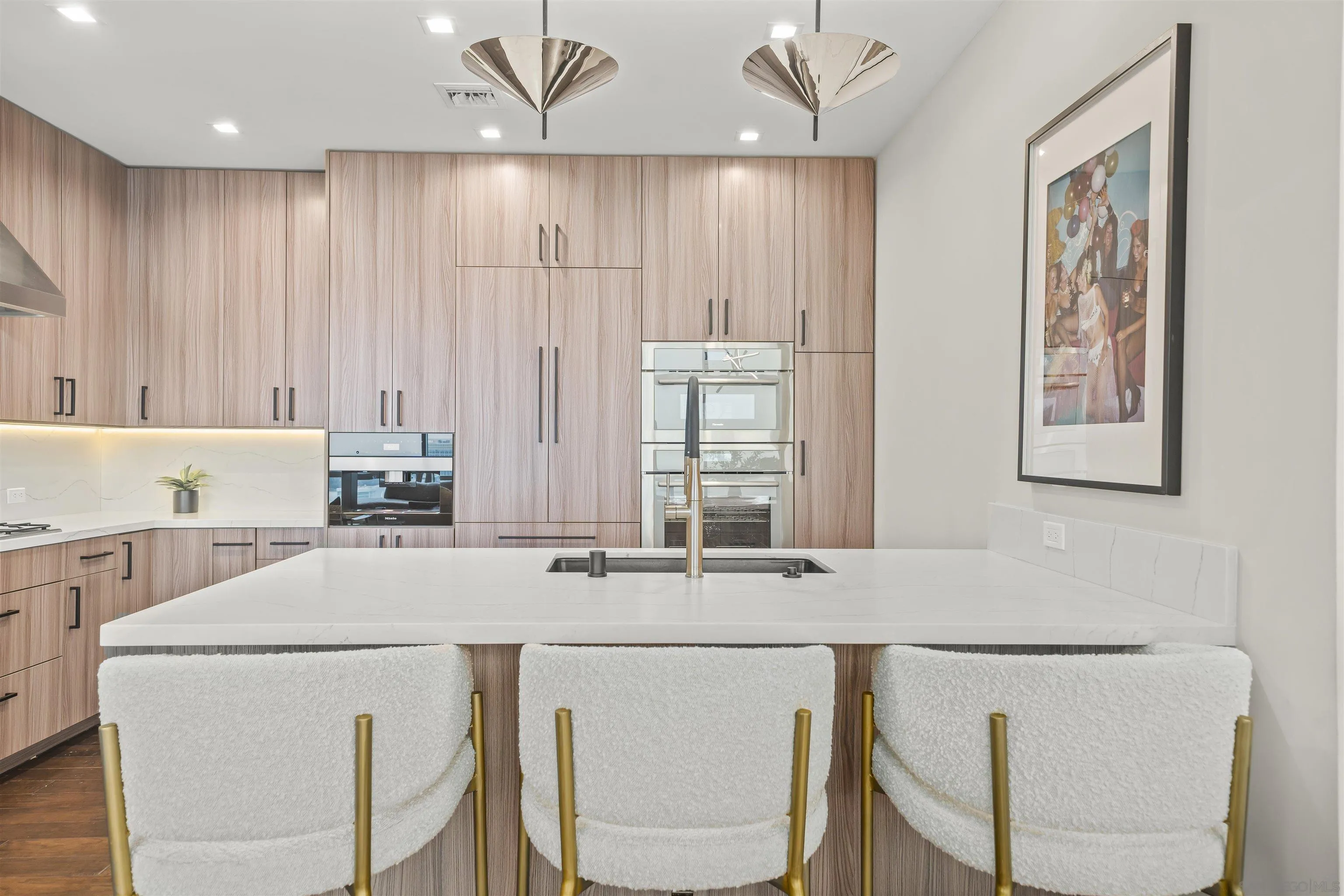 800 The Mark Ln Unit 3003