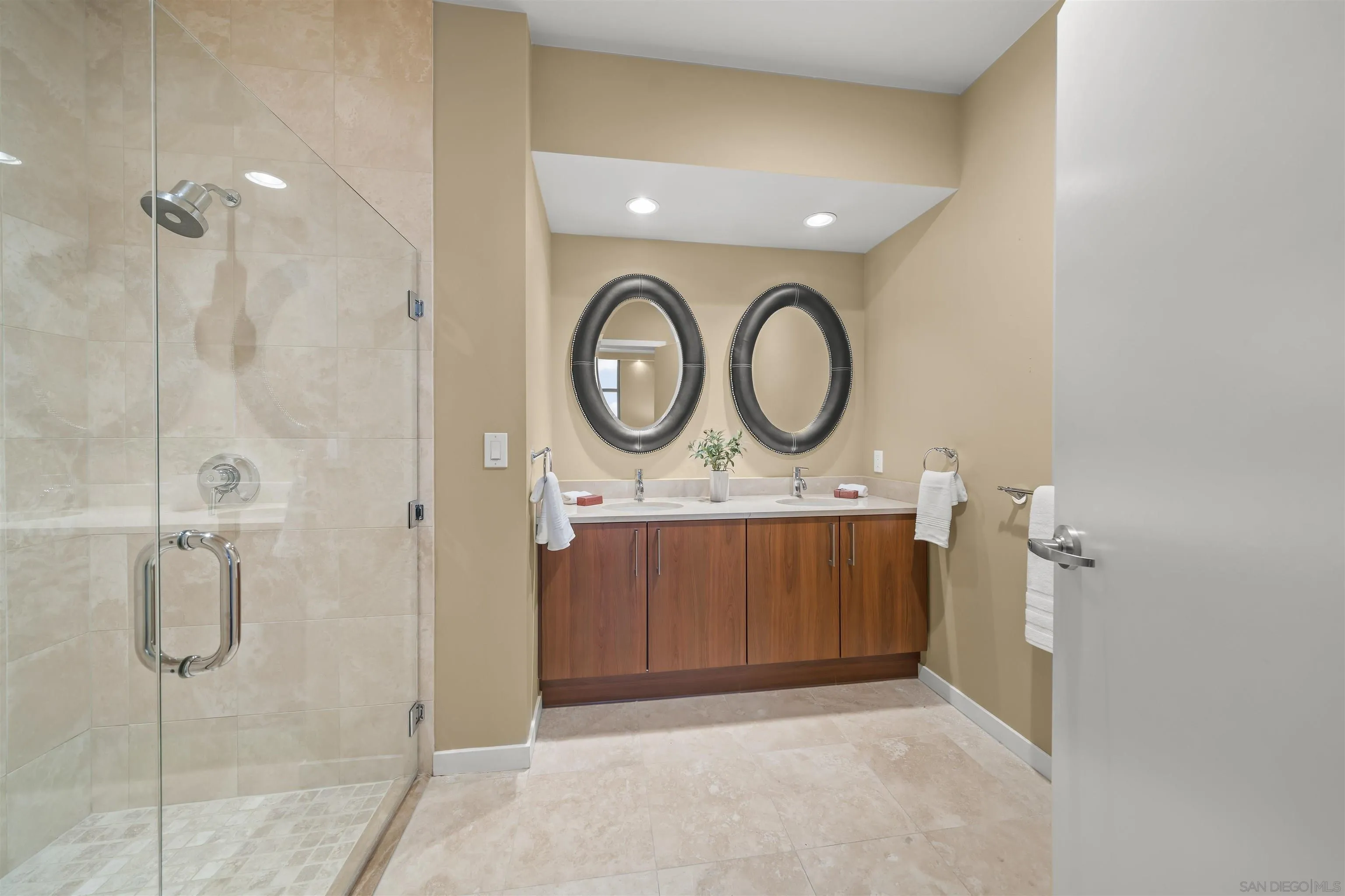 800 The Mark Ln Unit 3003