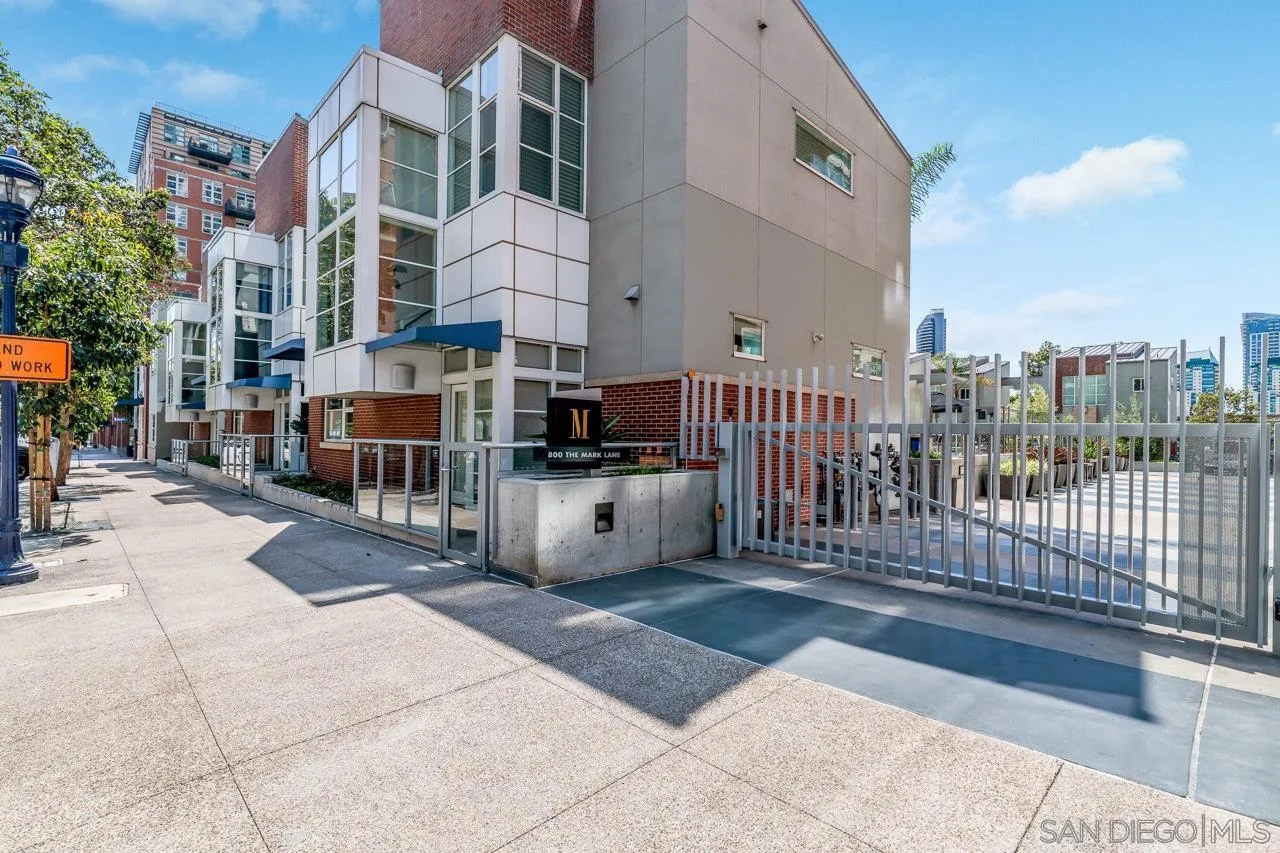 800 The Mark Ln Unit 3003